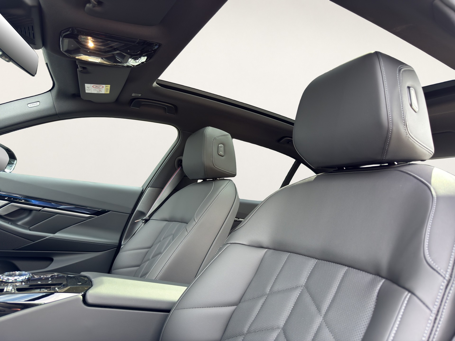 BMW i5 M60 xDrive M Sport Pro-image-15