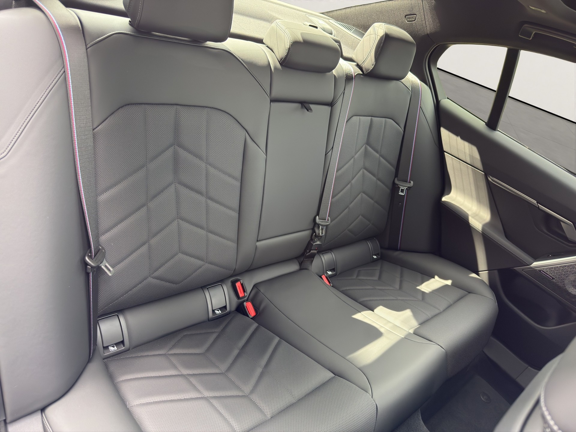 BMW i5 M60 xDrive M Sport Pro-image-18