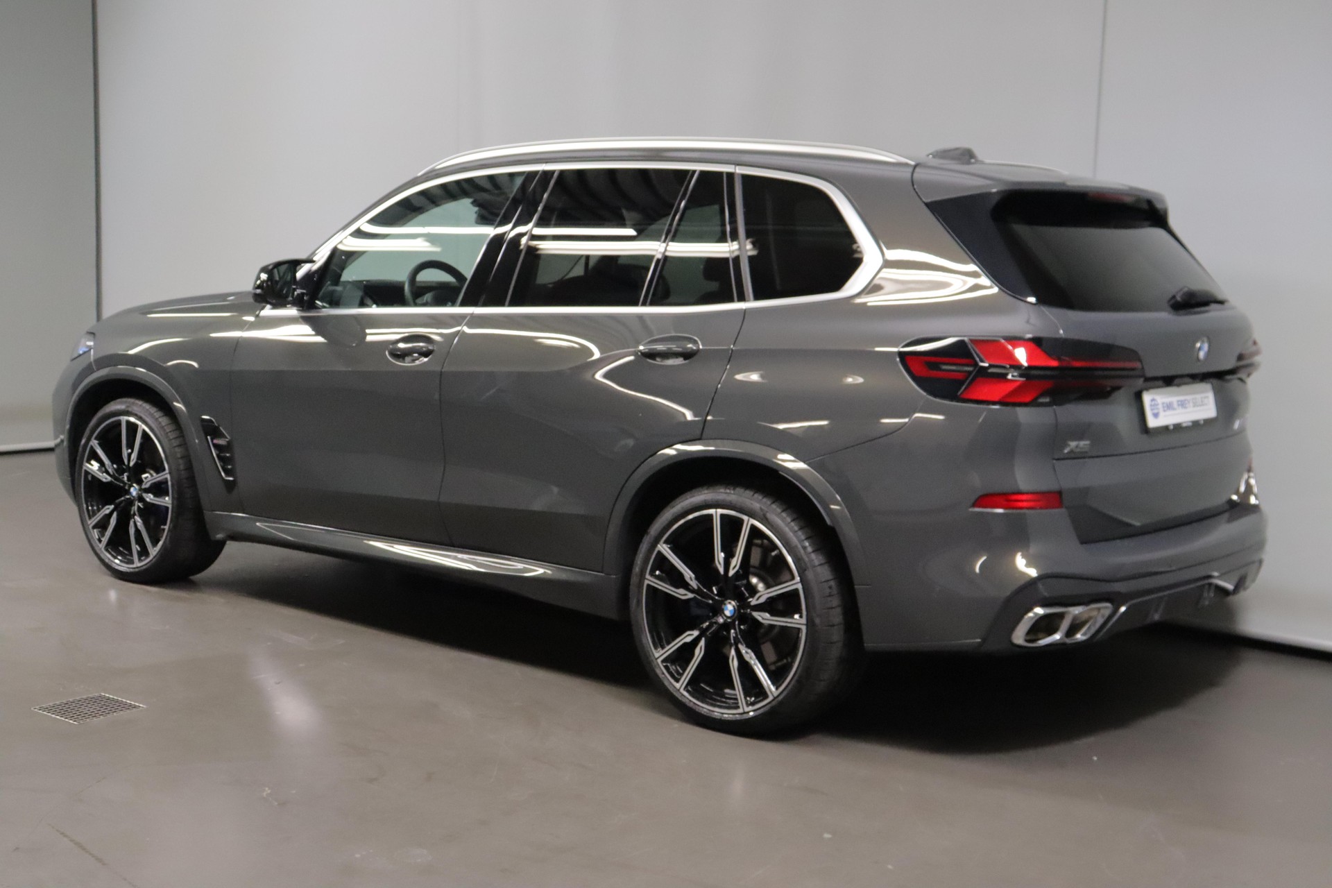 BMW X5 M60i xDrive-image-11