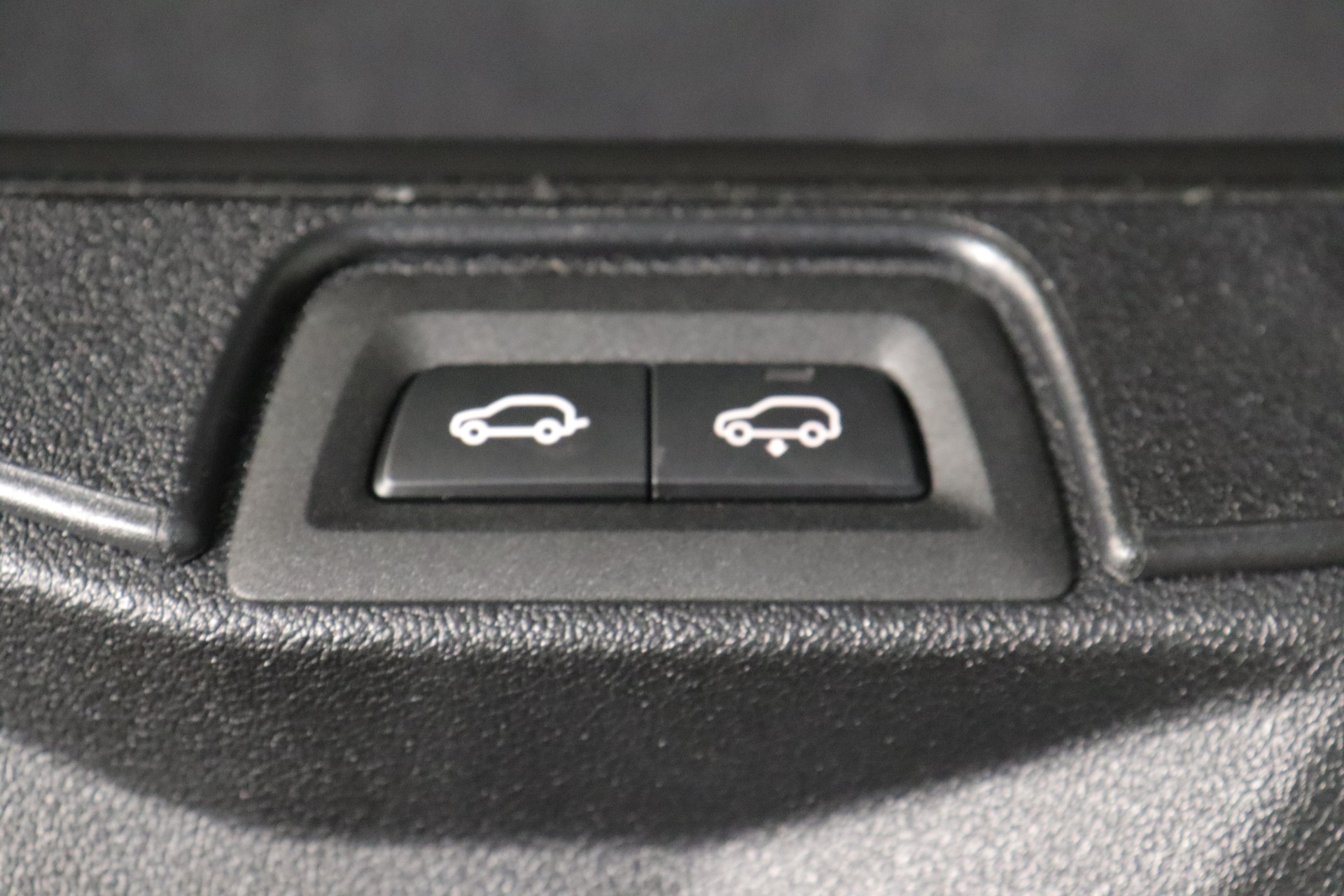BMW X5 M60i xDrive-image-18