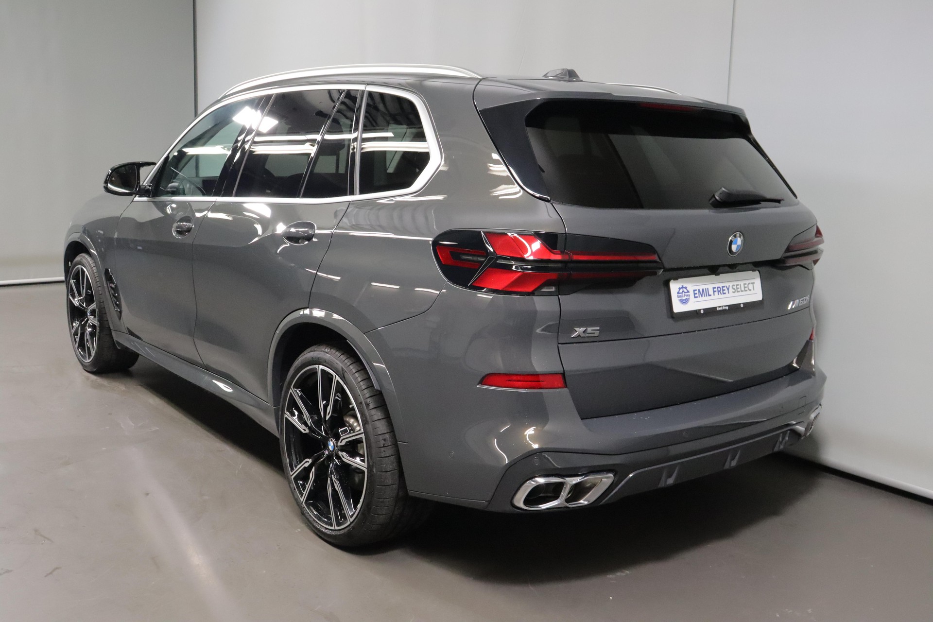 BMW X5 M60i xDrive-image-14