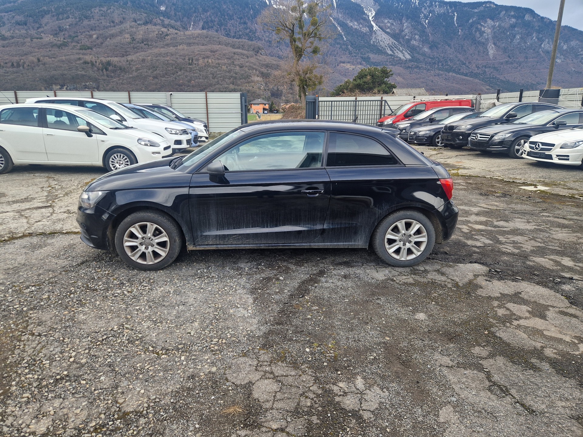 AUDI A1 1.6 TDI Attraction-image-2