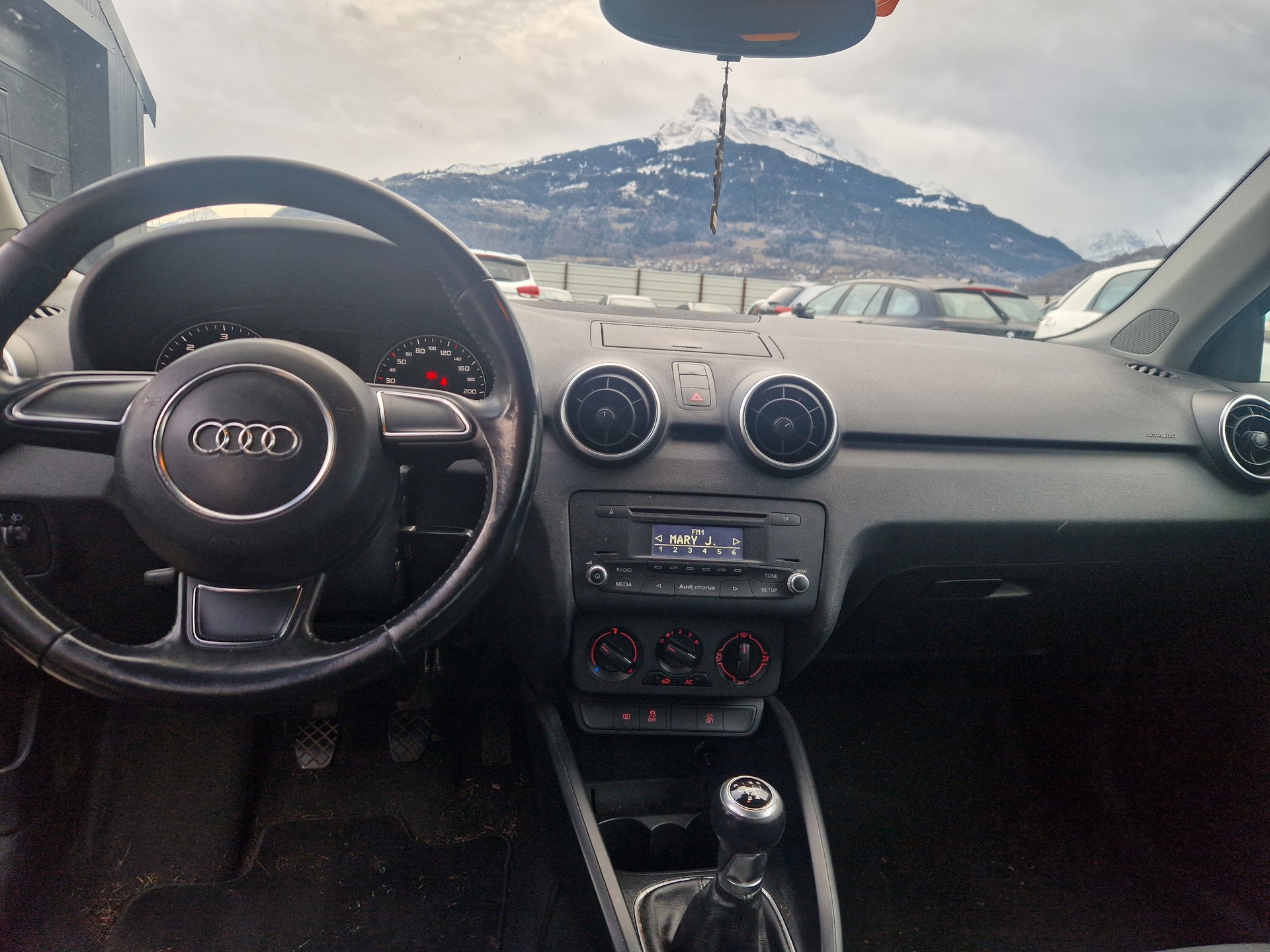 AUDI A1 1.6 TDI Attraction-image-6