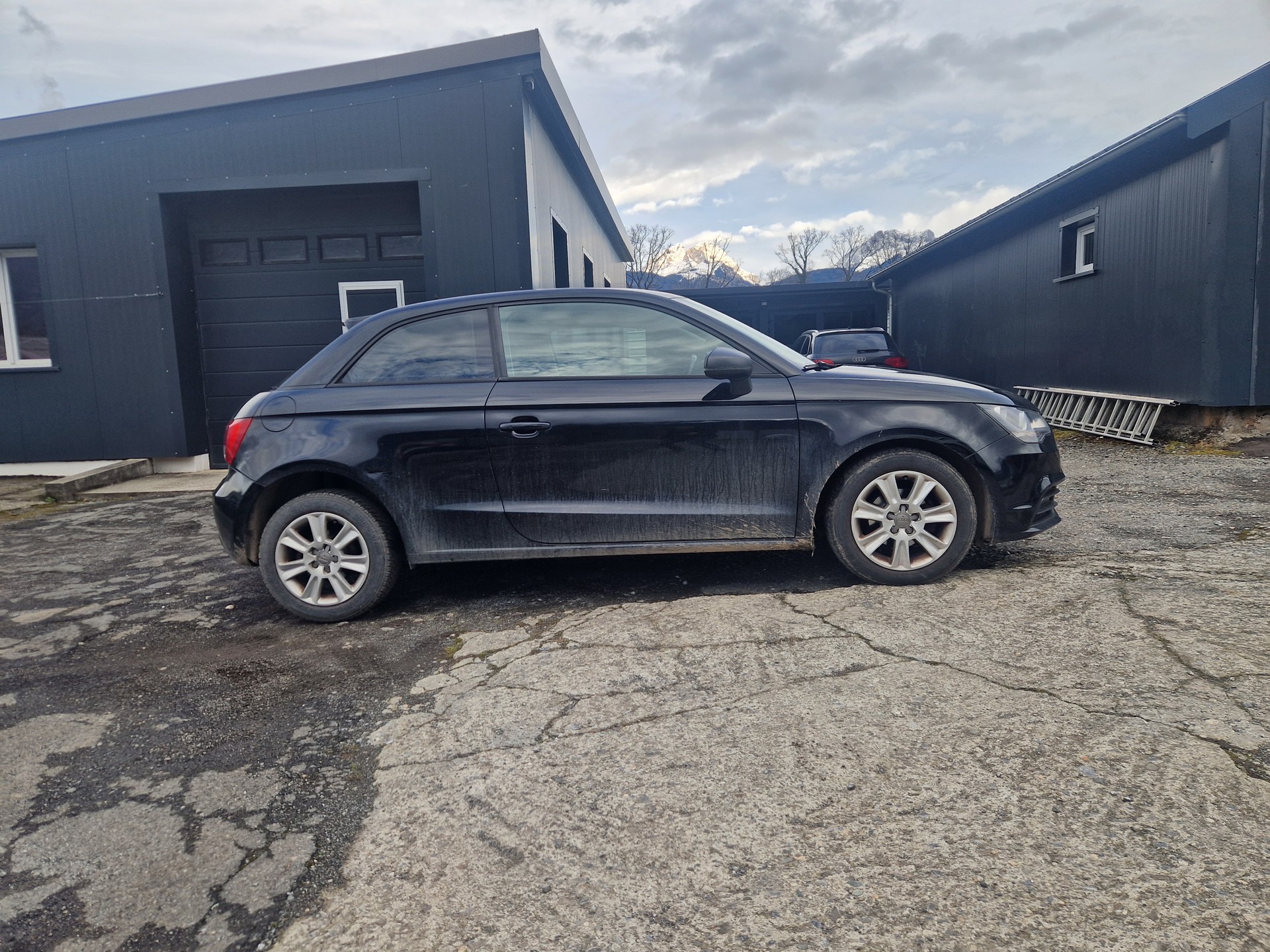 AUDI A1 1.6 TDI Attraction-image-3
