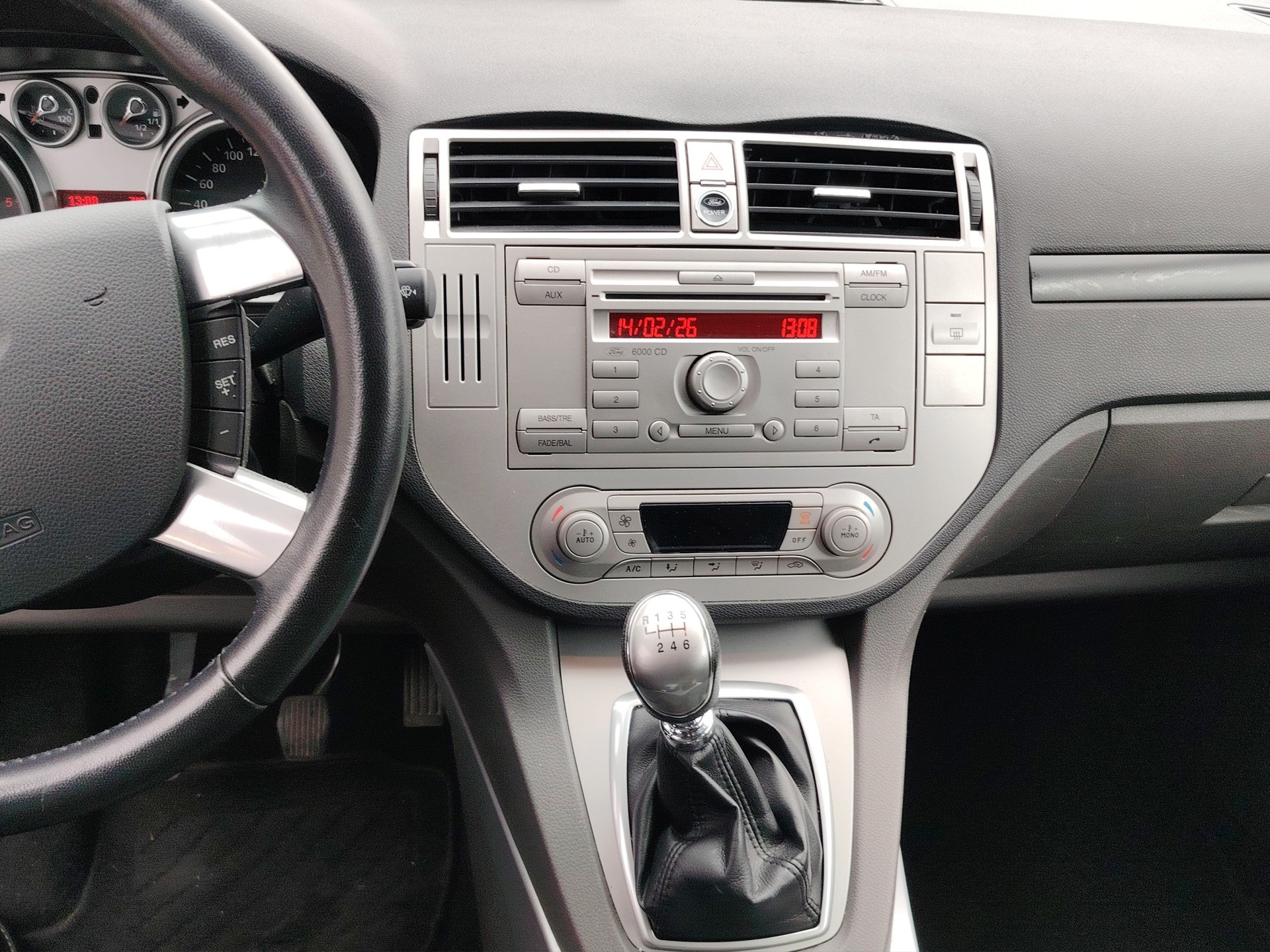FORD Kuga 2.0 TDCi Carving 2WD-image-12