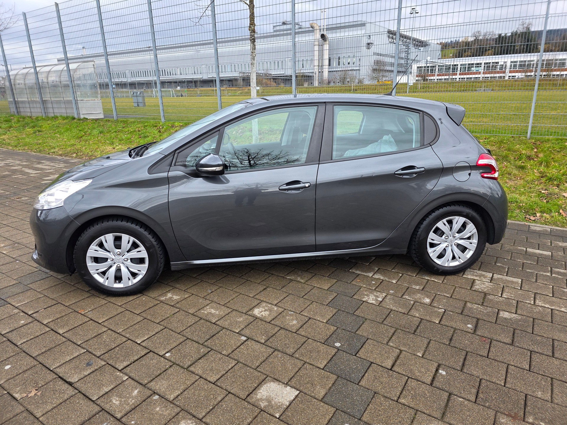 PEUGEOT 208 1.2 PureTech Active ETG5-image-4