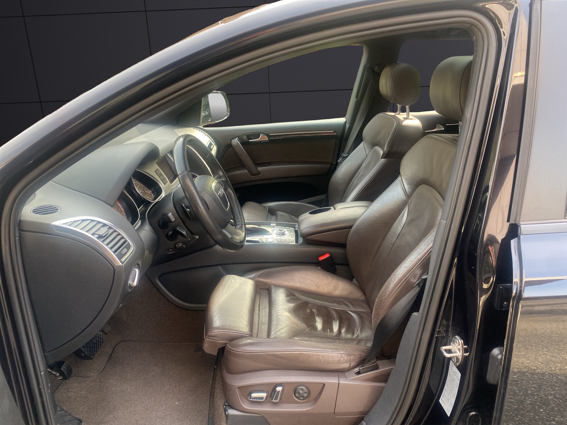 AUDI Q7 4.2 TDI quattro tiptronic-image-9