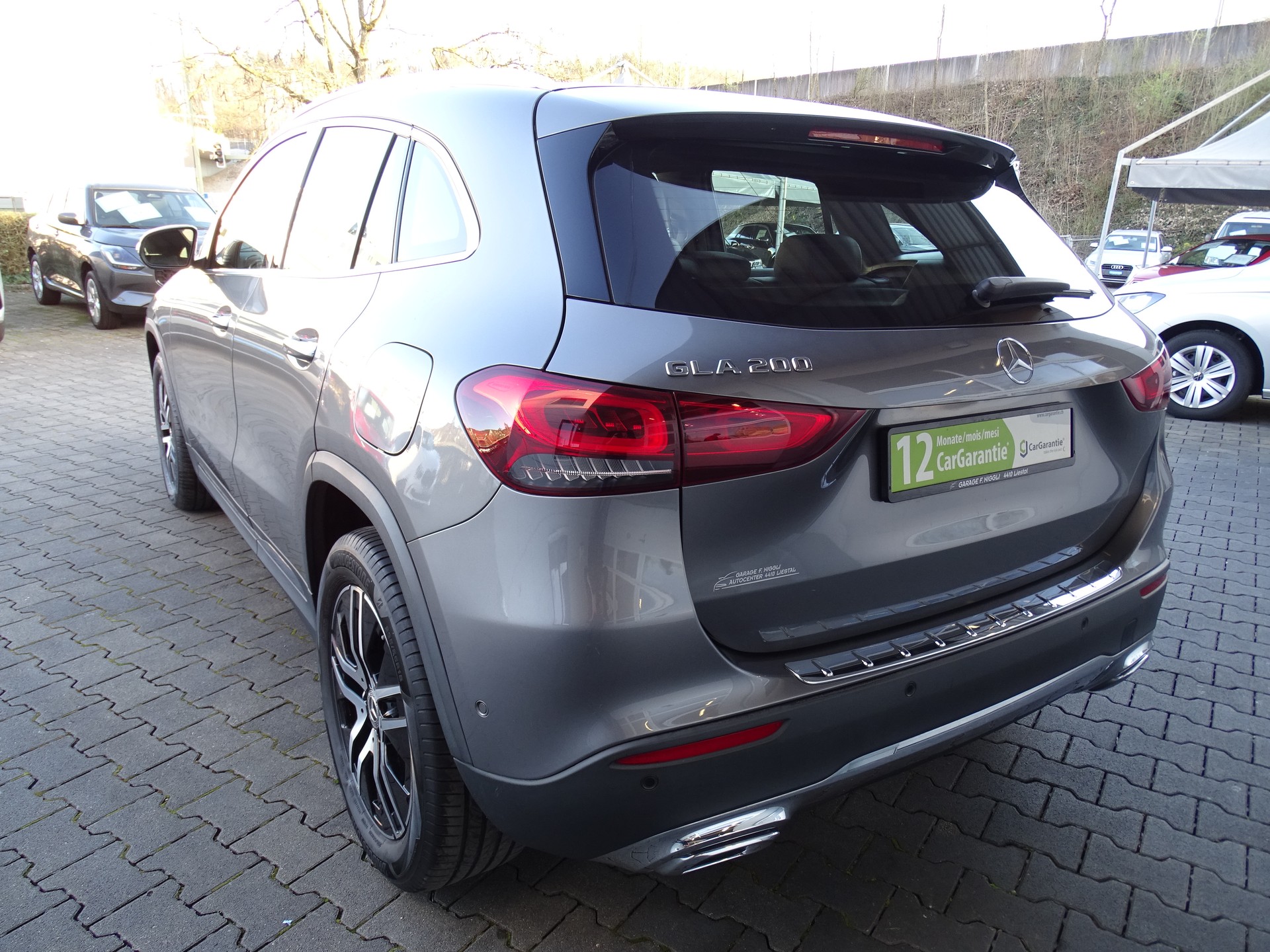 MERCEDES-BENZ GLA 200 Progressive 7G-DCT-image-10