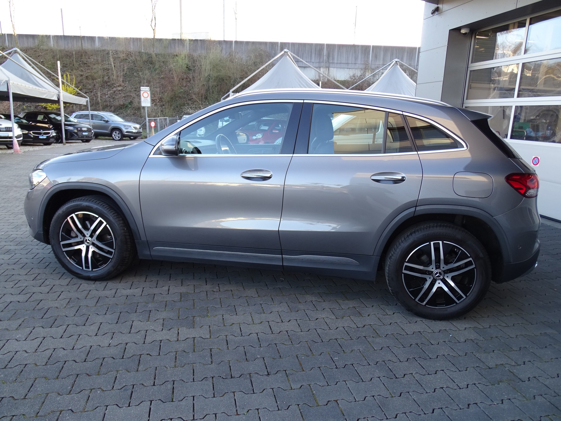 MERCEDES-BENZ GLA 200 Progressive 7G-DCT-image-13
