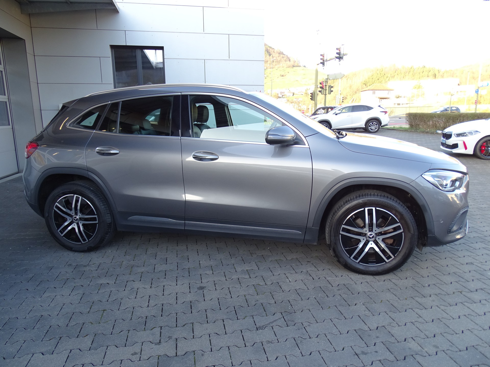 MERCEDES-BENZ GLA 200 Progressive 7G-DCT-showroom-element-3