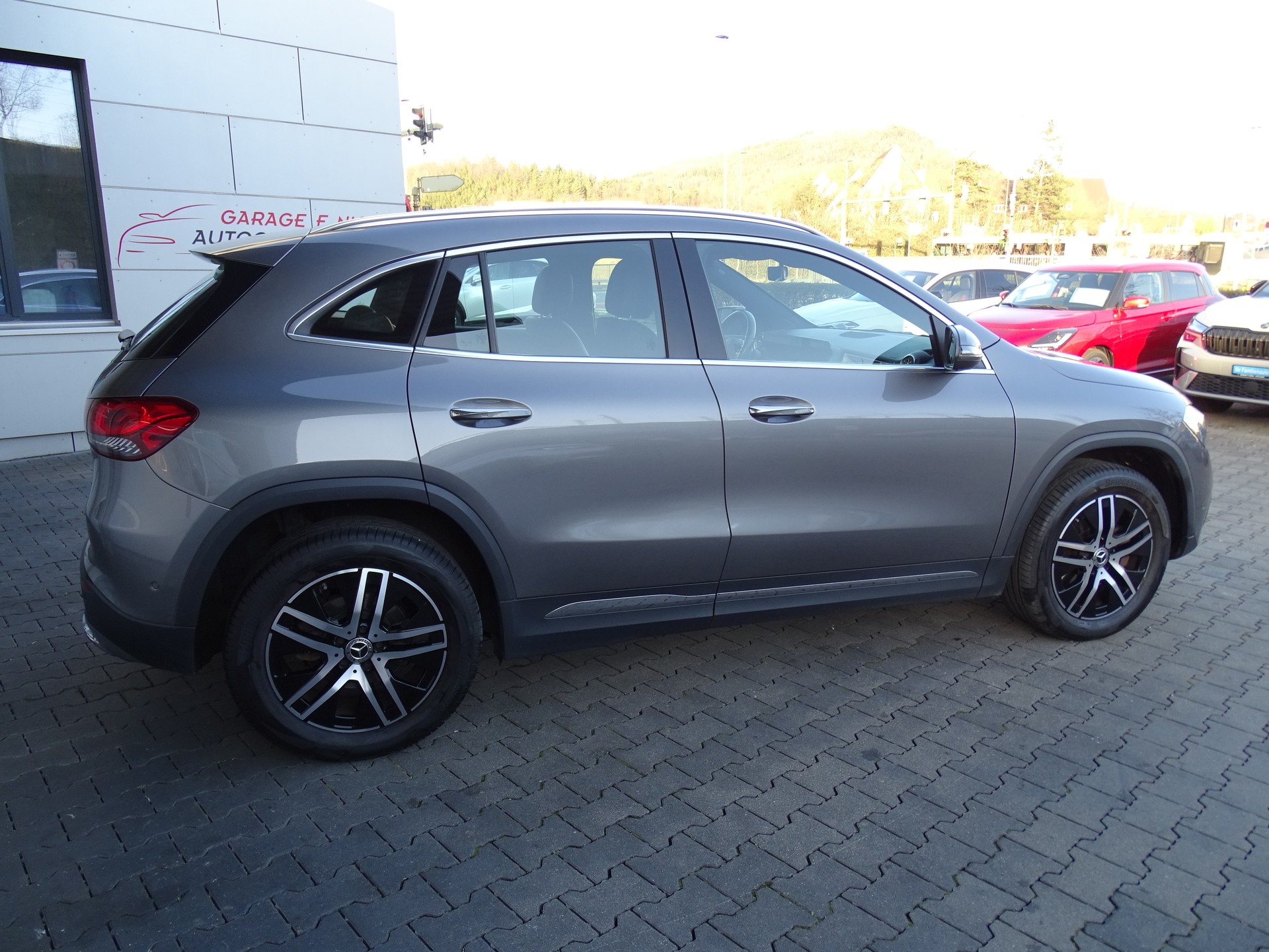 MERCEDES-BENZ GLA 200 Progressive 7G-DCT-image-5