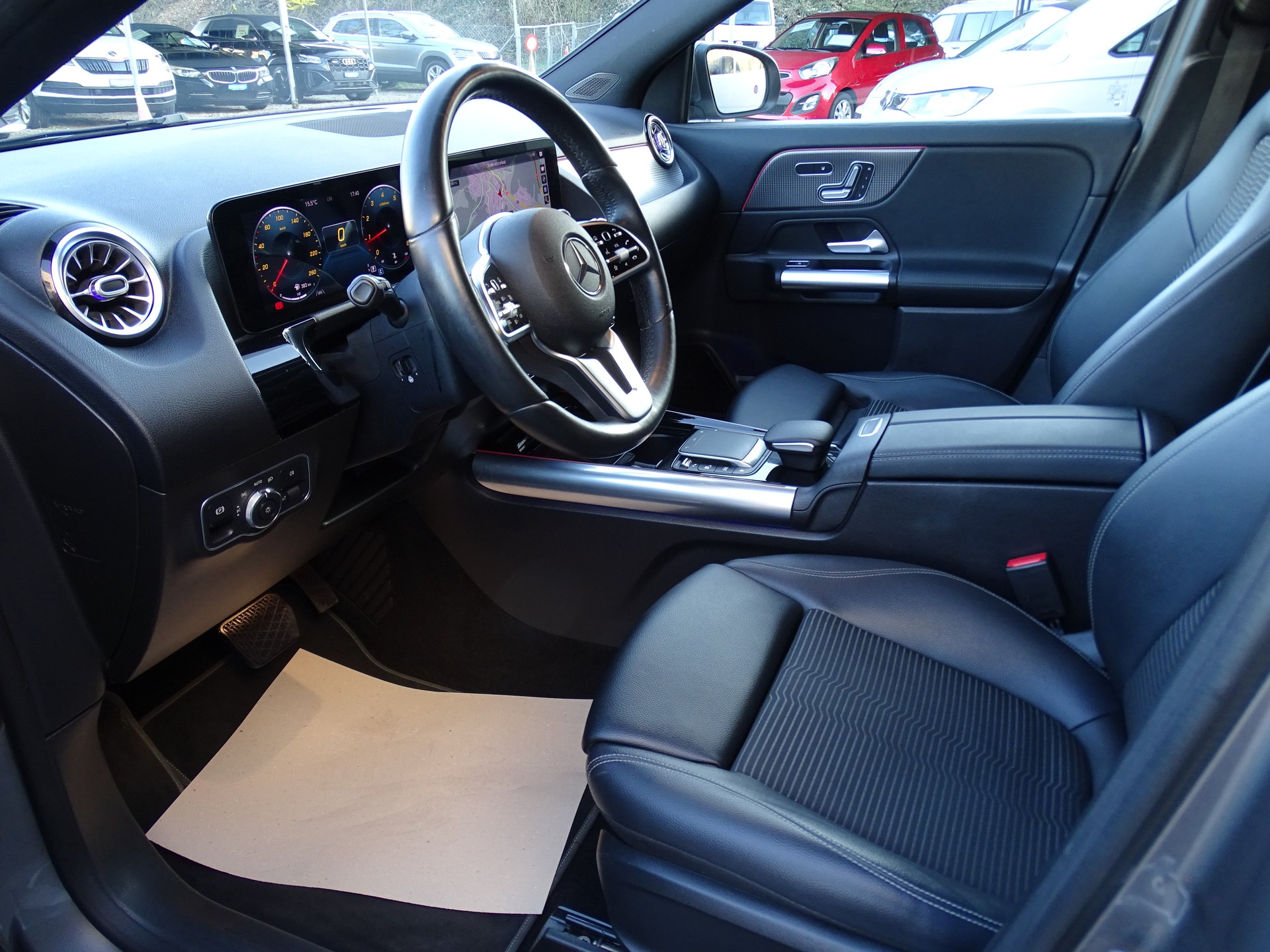 MERCEDES-BENZ GLA 200 Progressive 7G-DCT-image-19