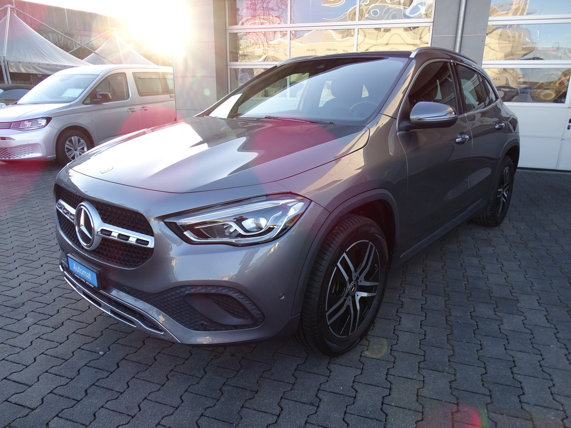 MERCEDES-BENZ GLA 200 Progressive 7G-DCT-image-17