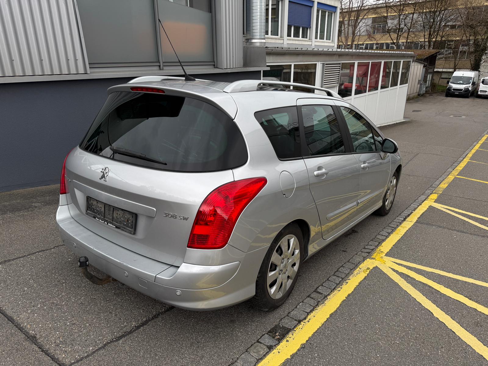 PEUGEOT 308 SW 1.6 16V Turbo Allure-image-3