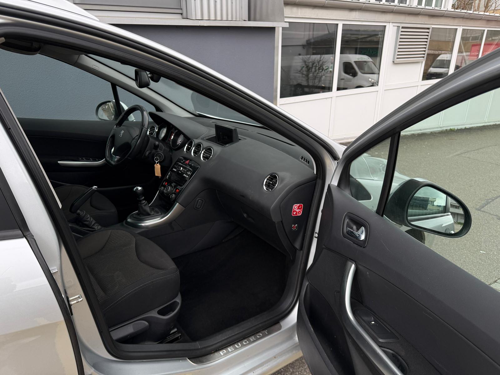 PEUGEOT 308 SW 1.6 16V Turbo Allure-image-7