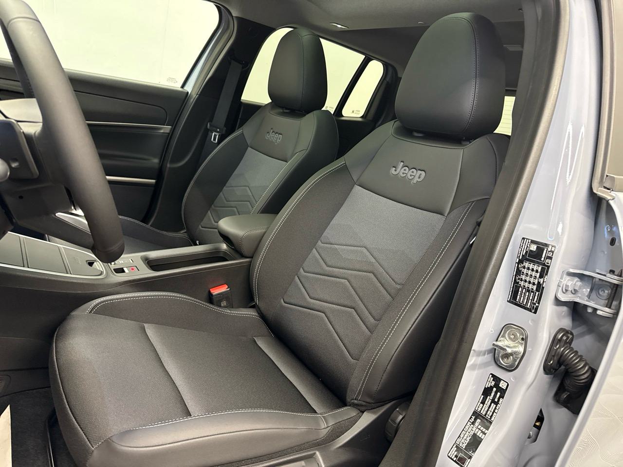 JEEP Avenger 1.2 Turbo MHEV Summit Sky-image-4