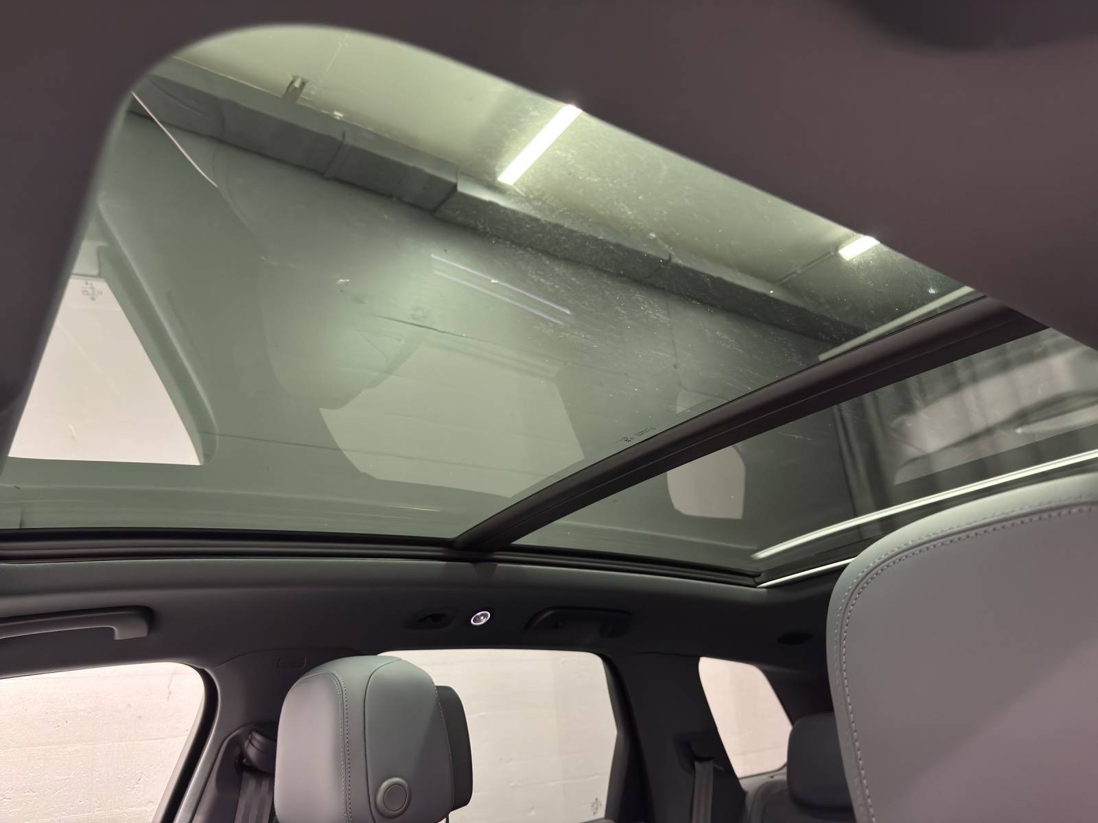 VW Touareg 3.0 V6 TSI R-Line-image-15