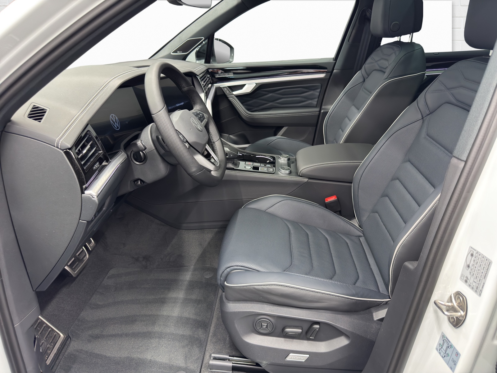 VW Touareg 3.0 V6 TSI R-Line-image-6