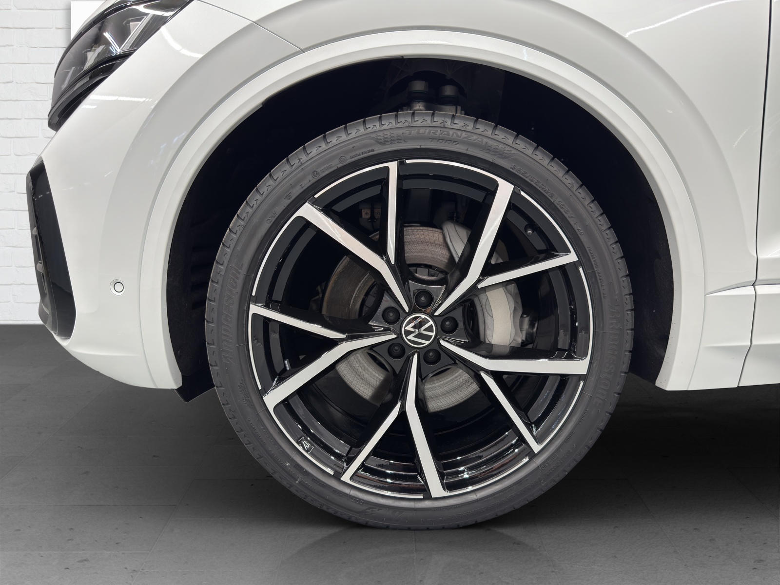 VW Touareg 3.0 V6 TSI R-Line-image-5