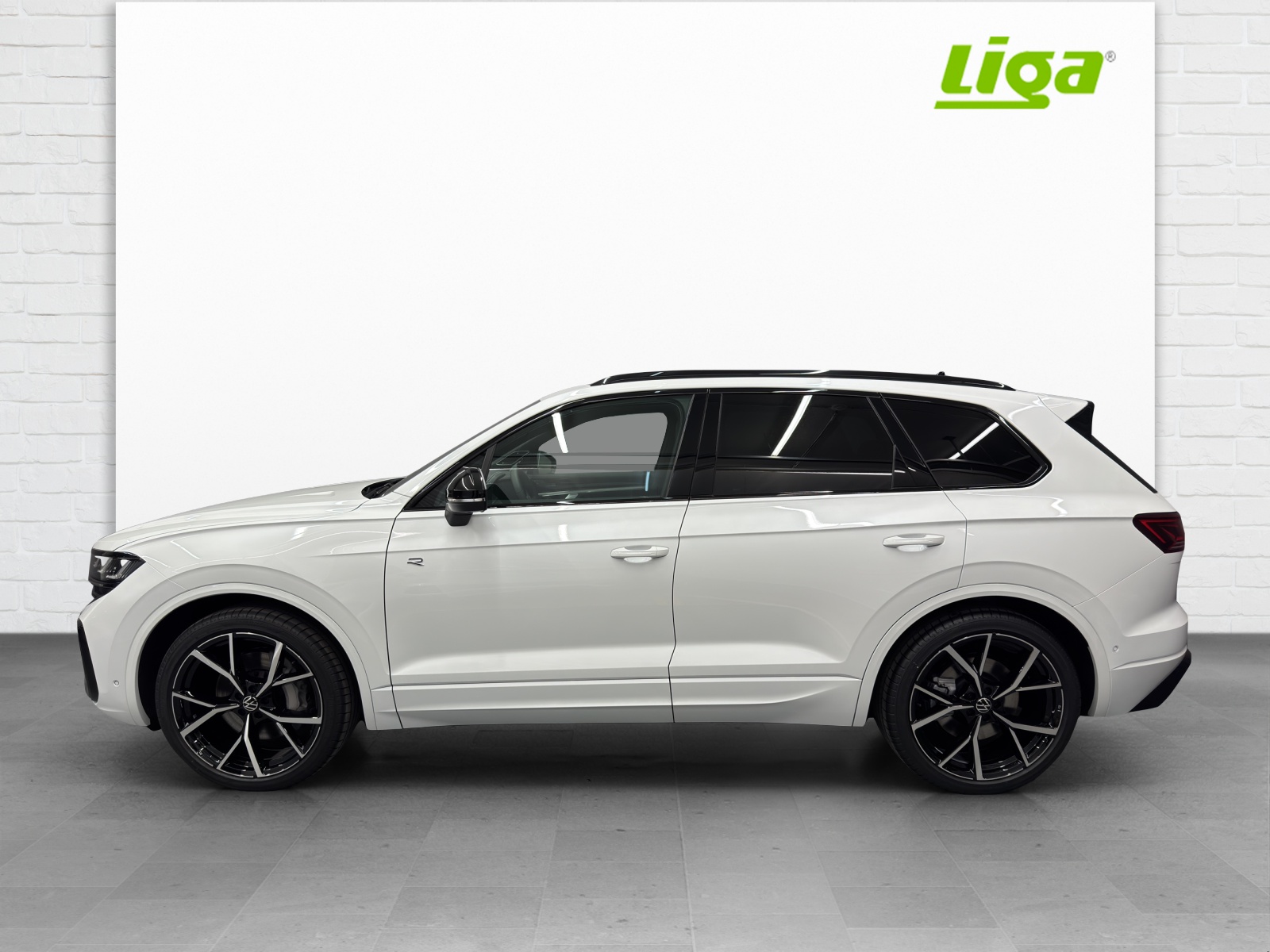 VW Touareg 3.0 V6 TSI R-Line-image-2