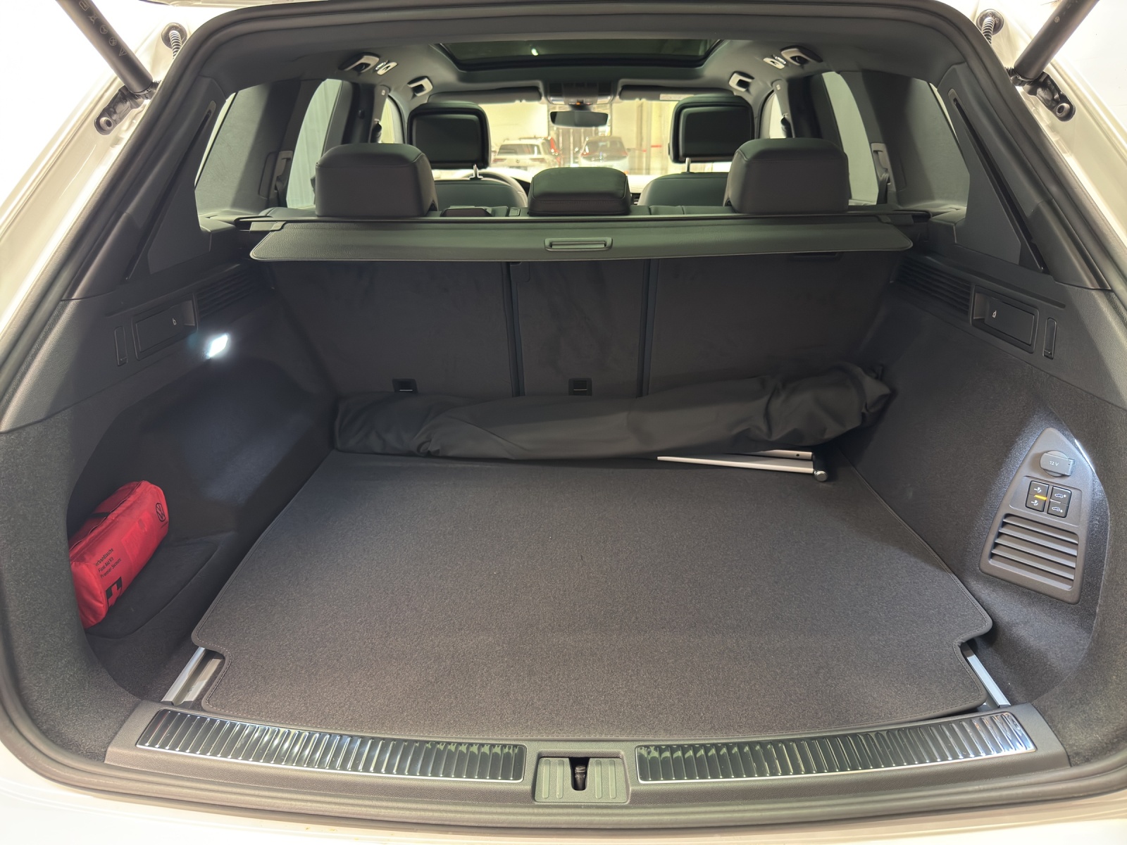 VW Touareg 3.0 V6 TSI R-Line-image-10