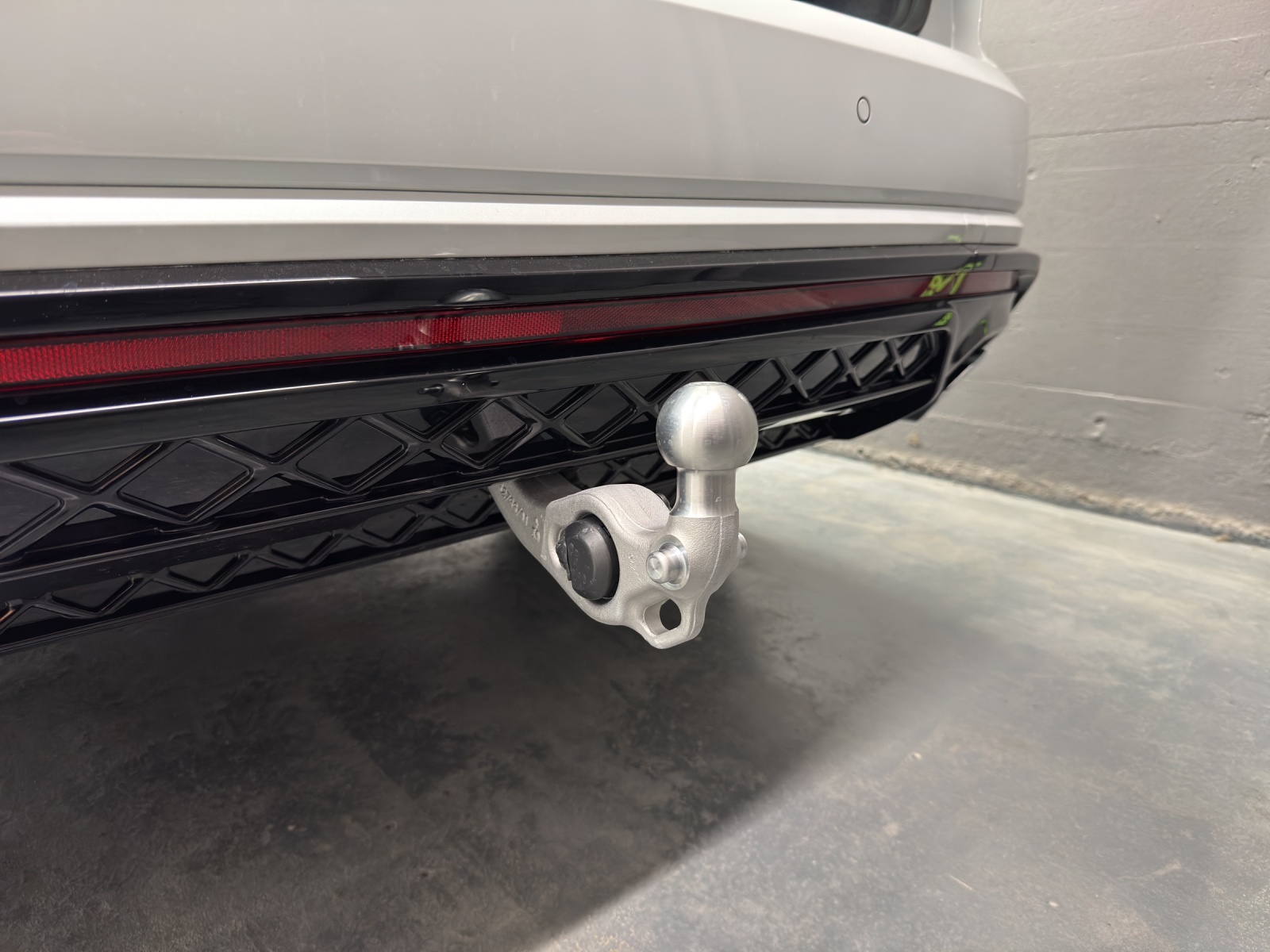VW Touareg 3.0 V6 TSI R-Line-image-13