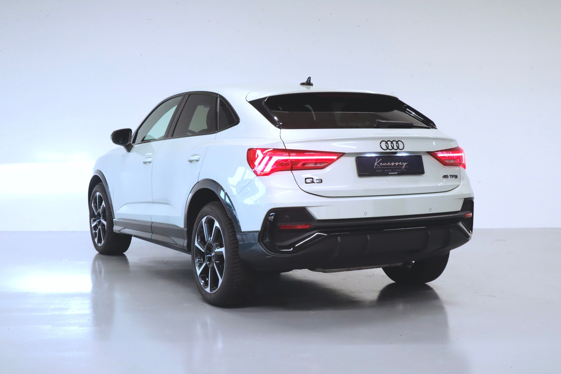 AUDI Q3 Sportback 45 TFSI S line quattro S-tronic | CH-Fzg-image-2