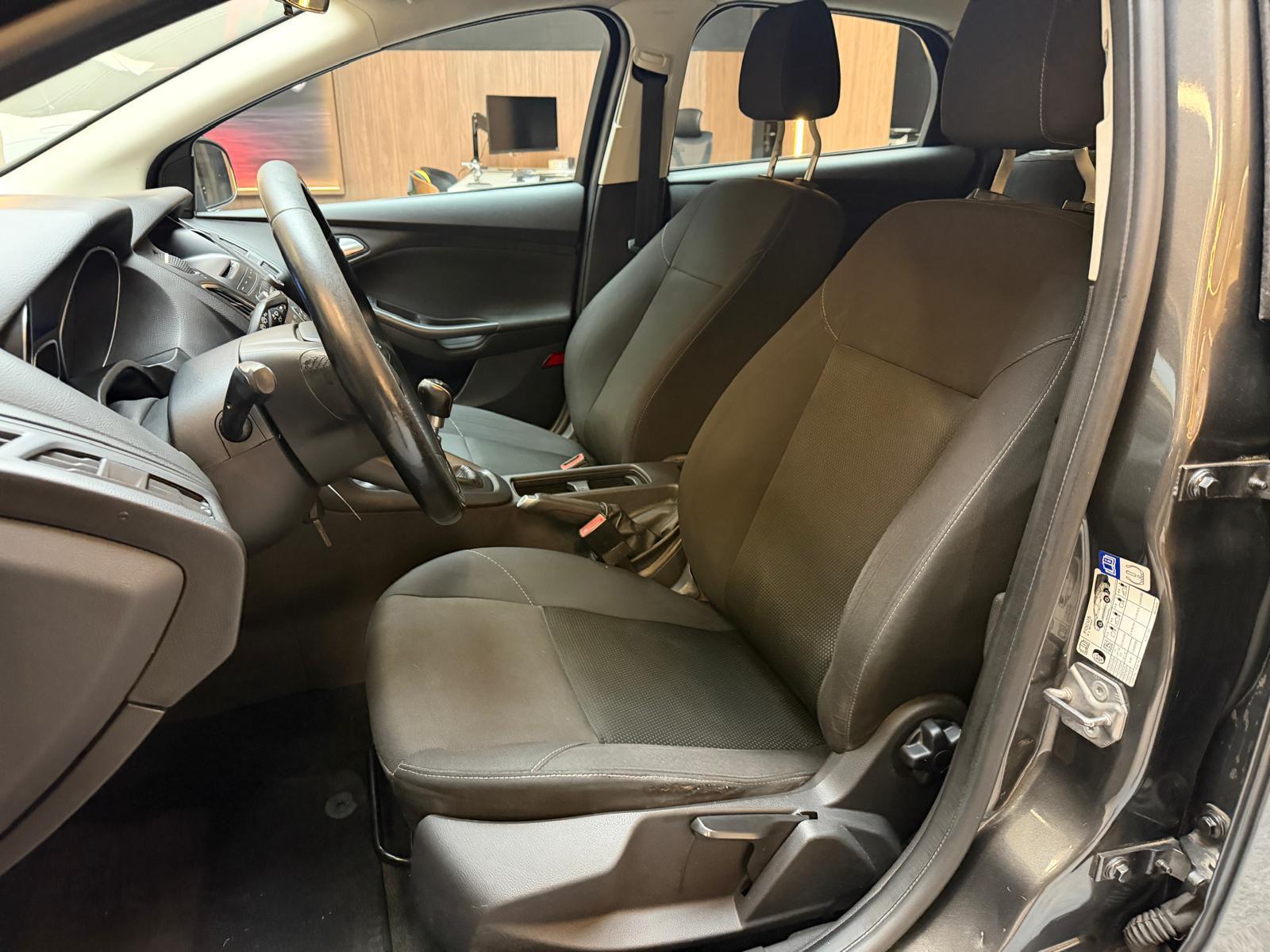FORD Focus 1.5 TDCi EcoN Titanium-image-12