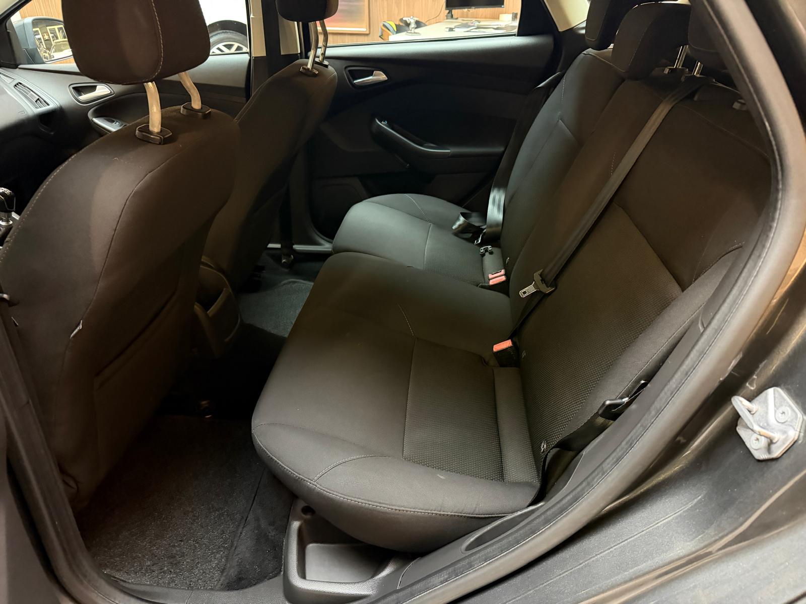 FORD Focus 1.5 TDCi EcoN Titanium-image-16