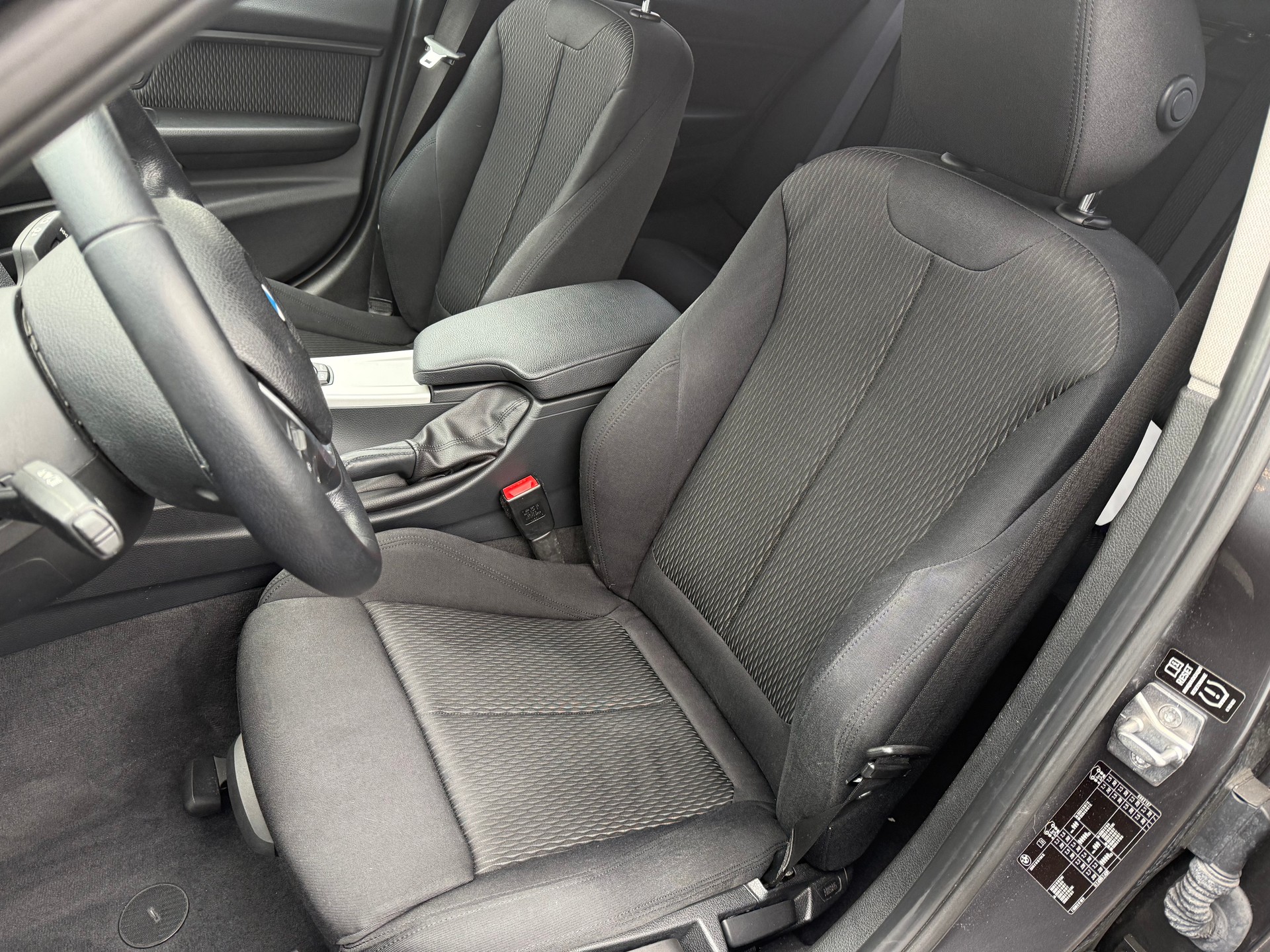 BMW 320d Touring Steptronic-image-10