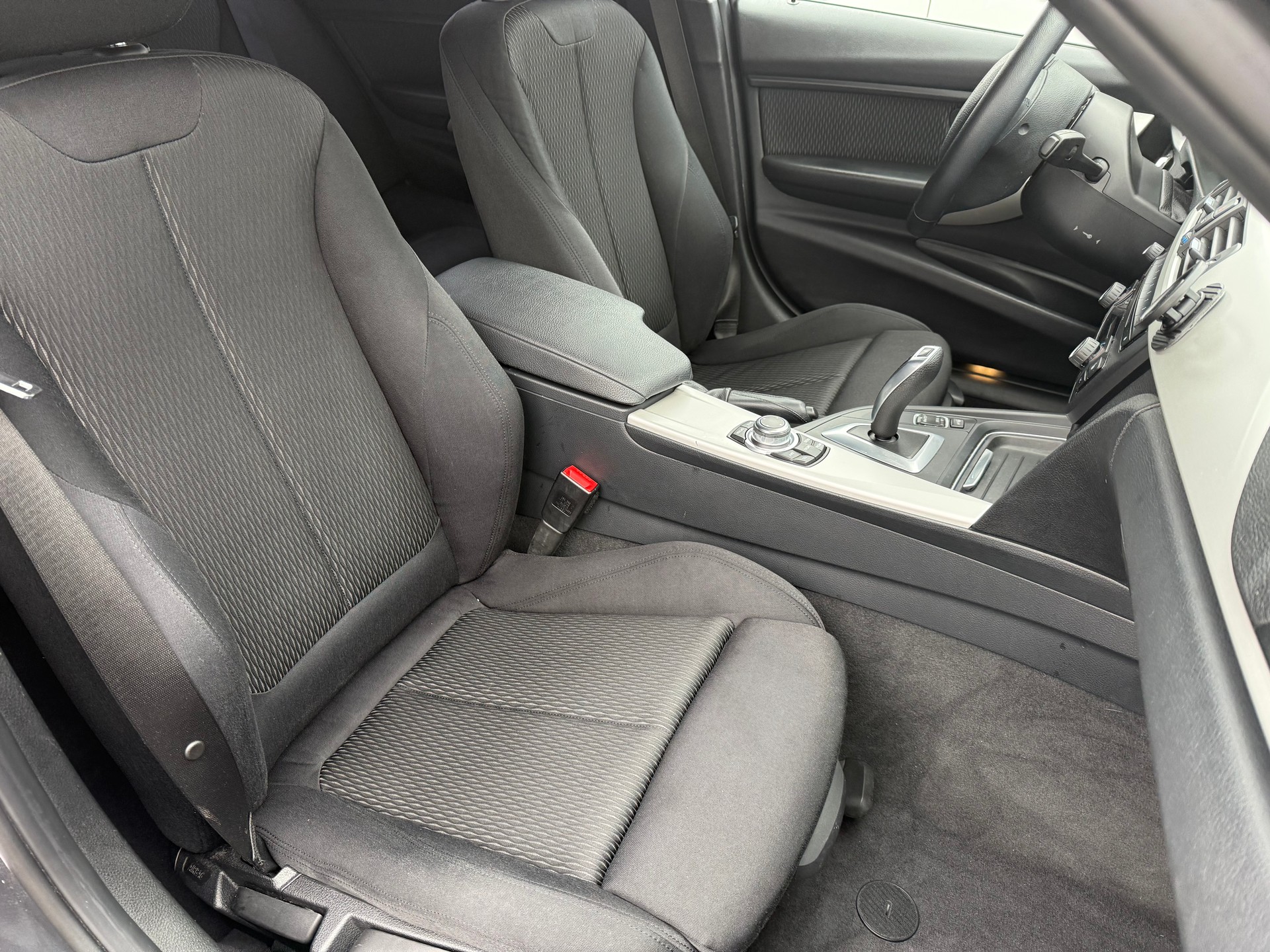 BMW 320d Touring Steptronic-image-12