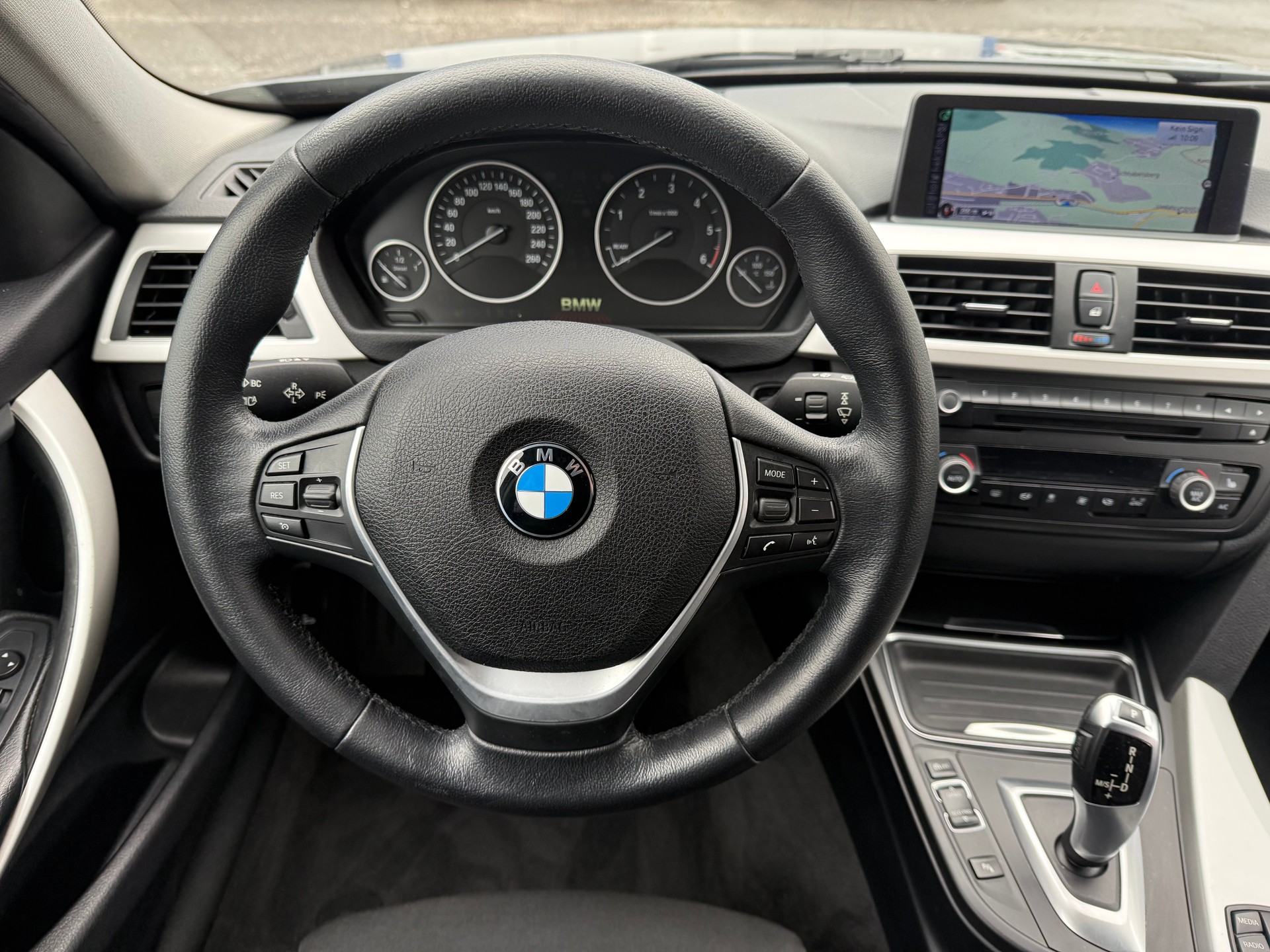 BMW 320d Touring Steptronic-image-14