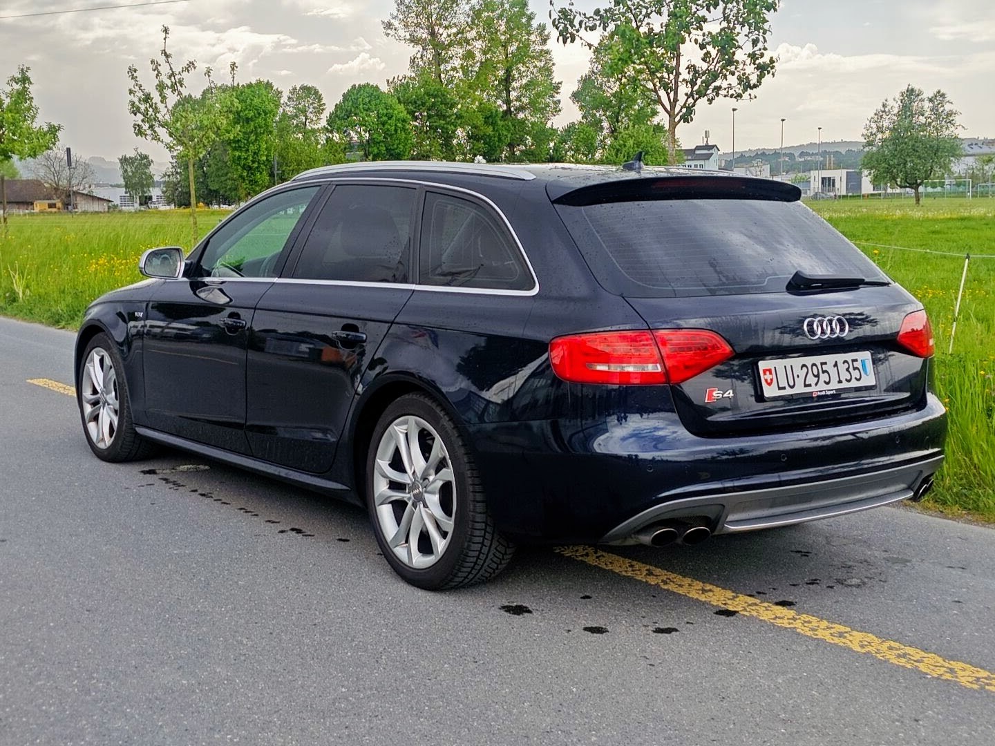 AUDI S4 Avant 3.0 TFSI quattro S-tronic-image-1