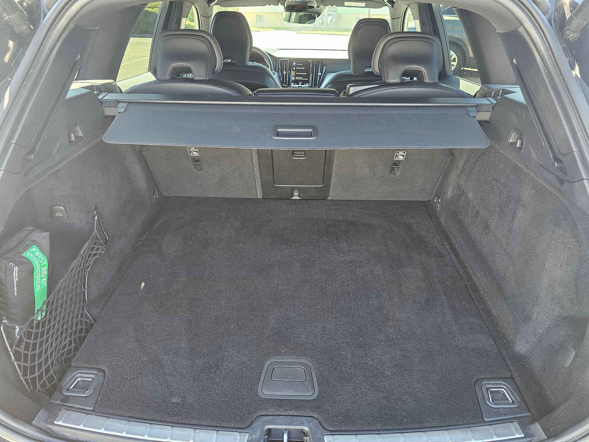 VOLVO XC60 2.0 B4 MH R-Design AWD-image-15