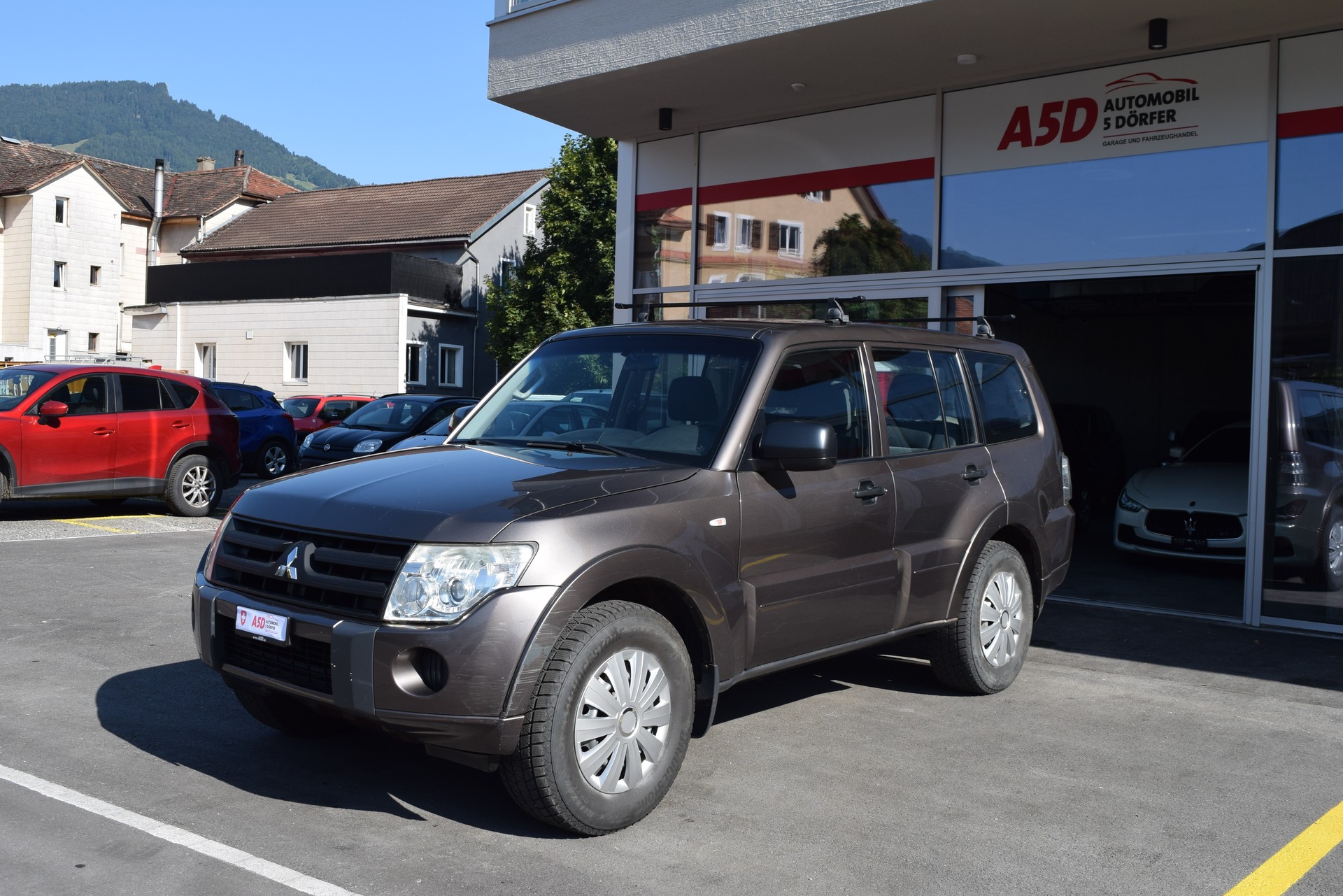 MITSUBISHI Pajero 3.2 DI-D Swiss Professional-image-1
