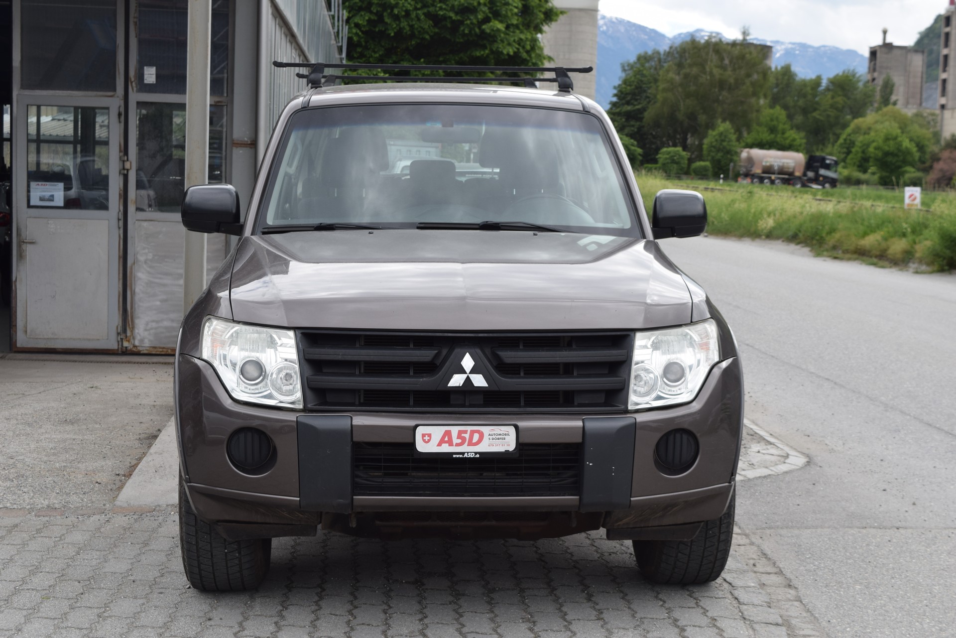 MITSUBISHI Pajero 3.2 DI-D Swiss Professional-showroom-element-1