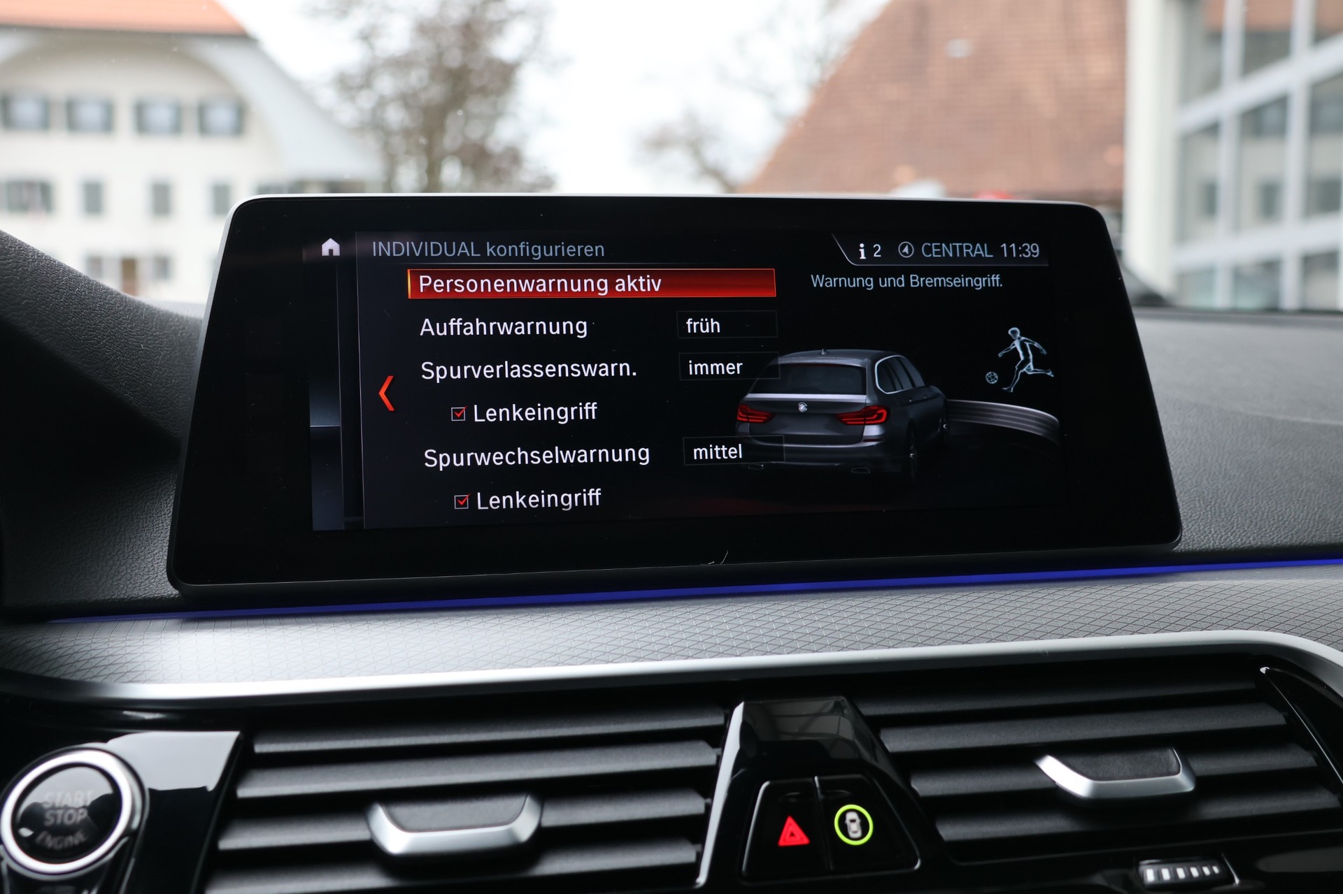 BMW 520d xDrive Touring Luxury Line Steptronic-image-16