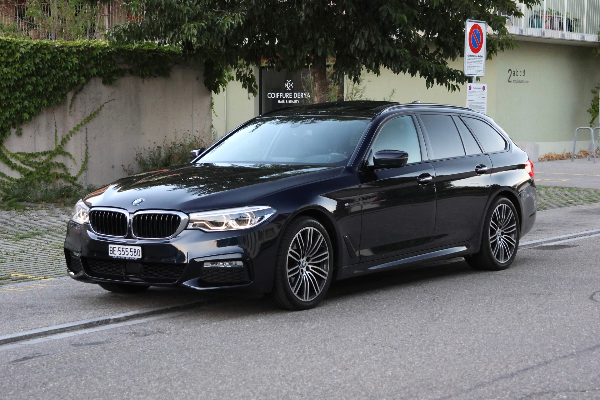 BMW 520d xDrive Touring Luxury Line Steptronic-image-0