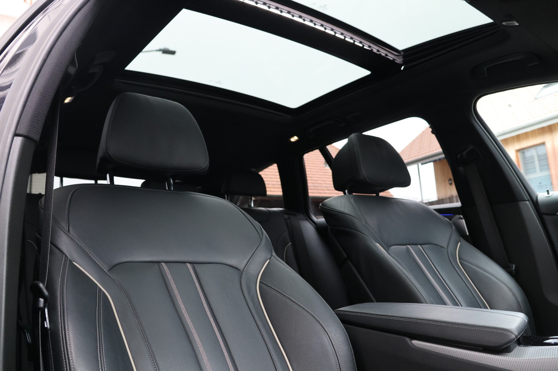 BMW 520d xDrive Touring Luxury Line Steptronic-image-13