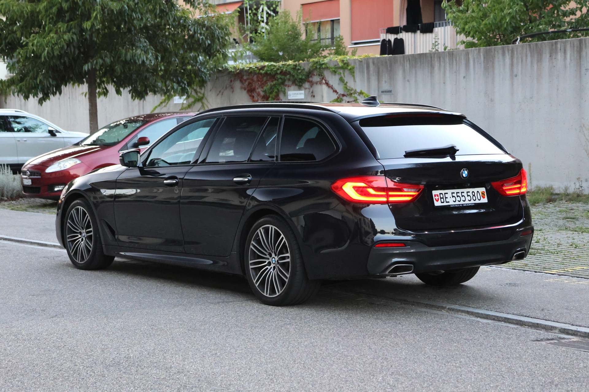 BMW 520d xDrive Touring Luxury Line Steptronic-image-3