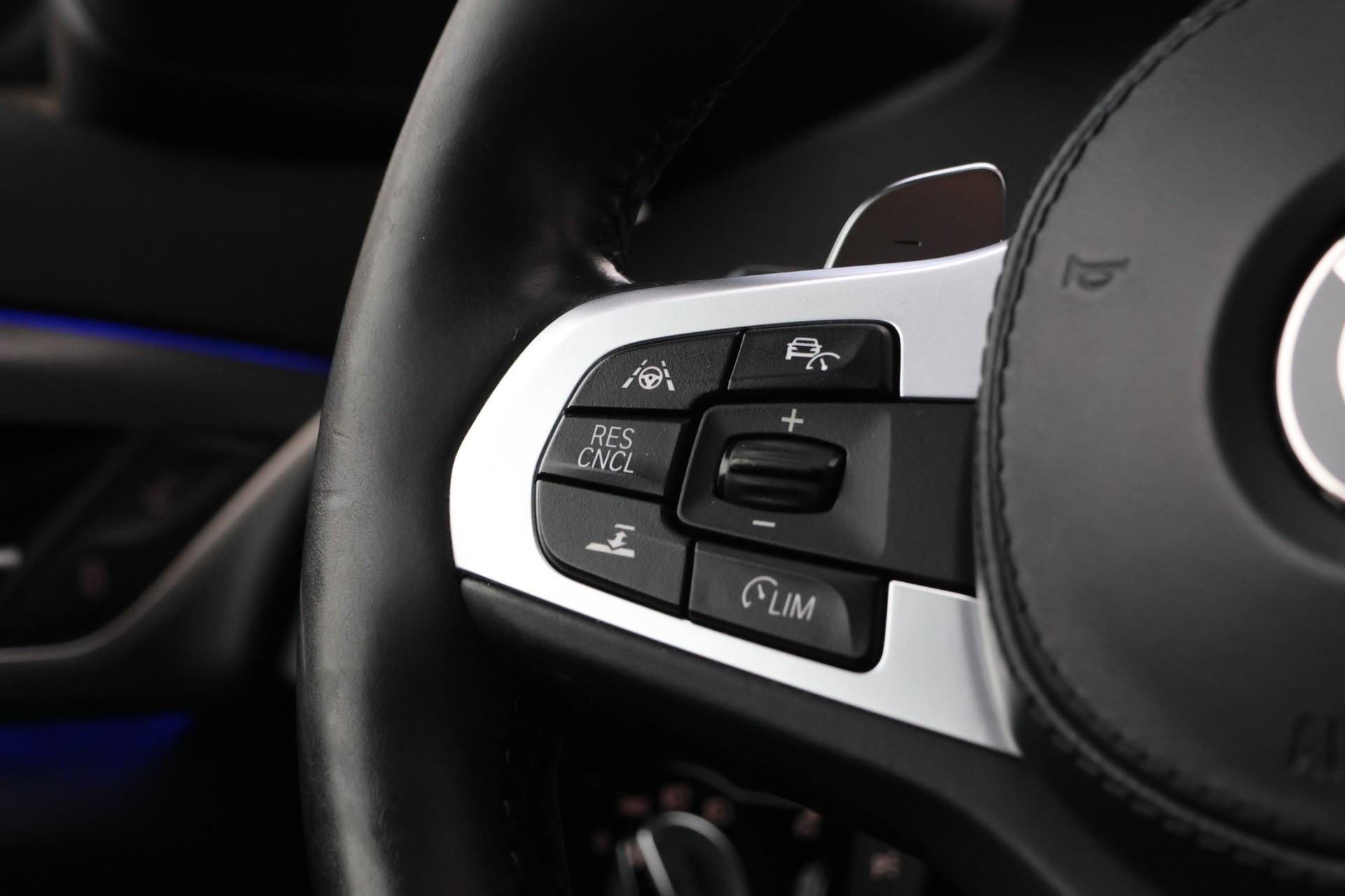 BMW 520d xDrive Touring Luxury Line Steptronic-image-11