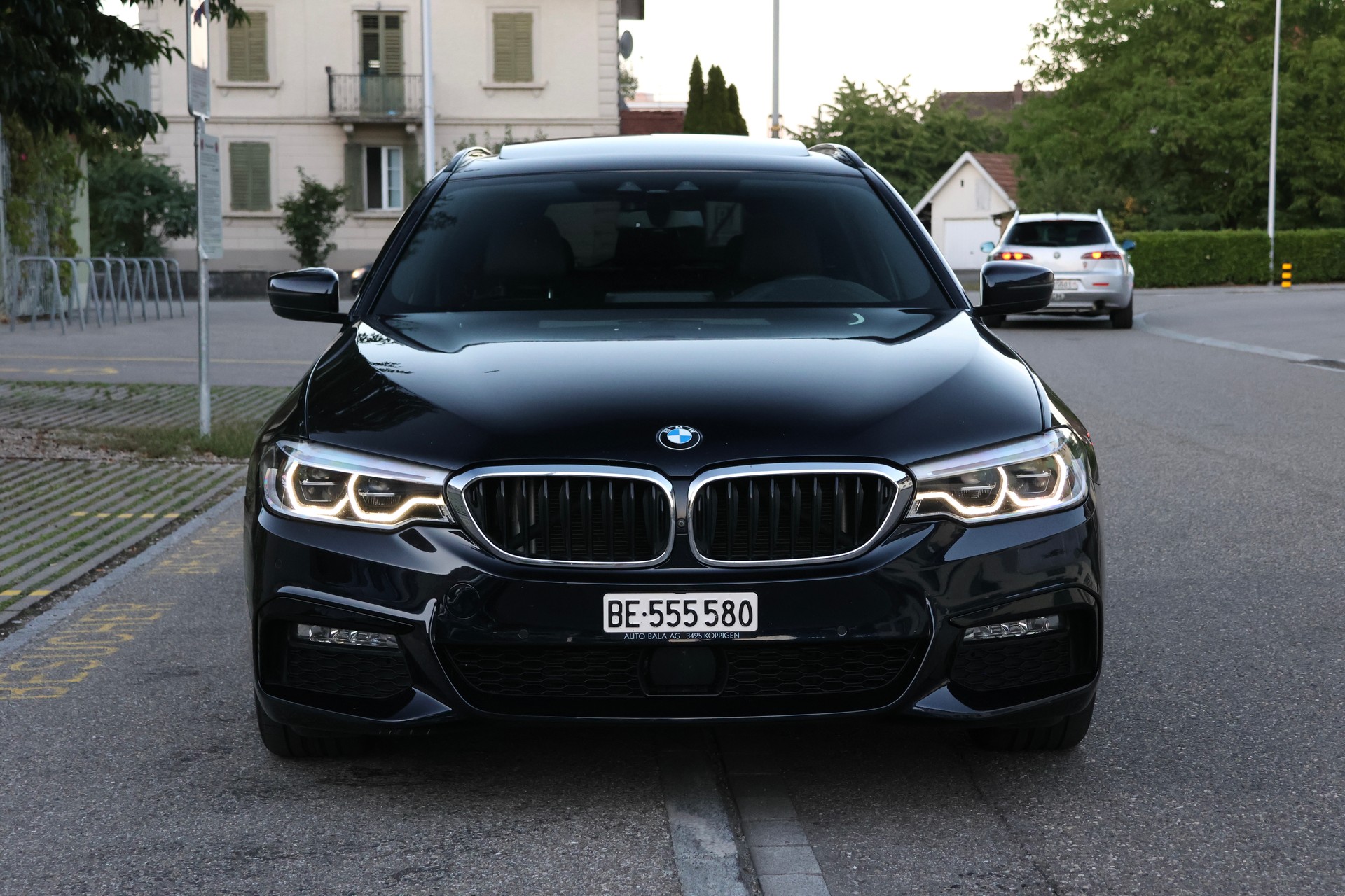 BMW 520d xDrive Touring Luxury Line Steptronic-image-1
