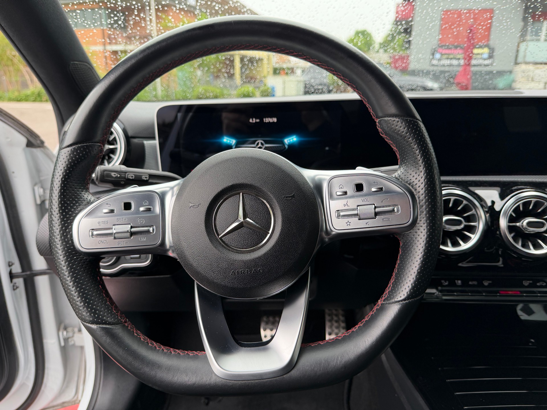 MERCEDES-BENZ A 200 AMG Line 7G-DCT-image-11