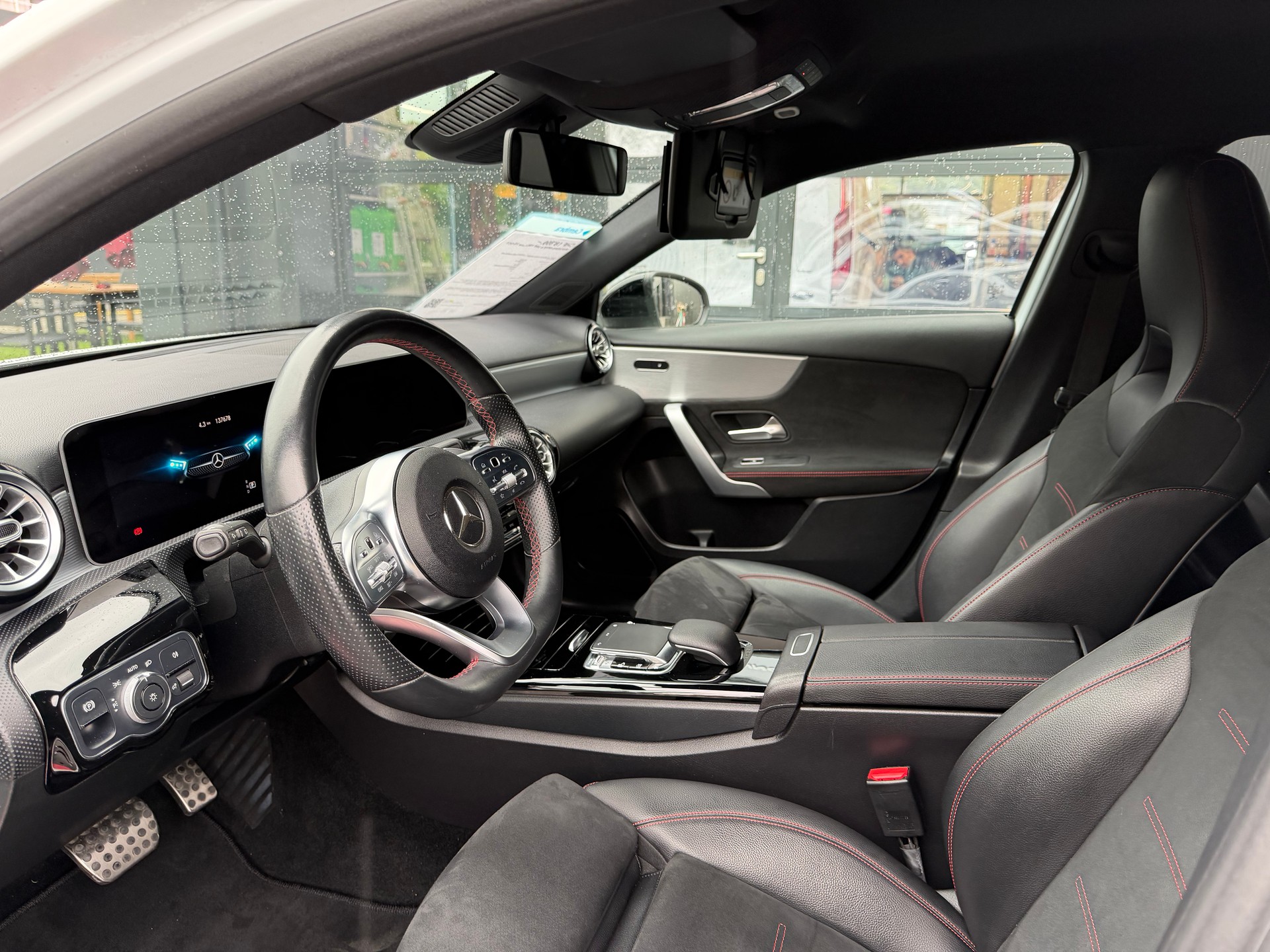 MERCEDES-BENZ A 200 AMG Line 7G-DCT-image-8