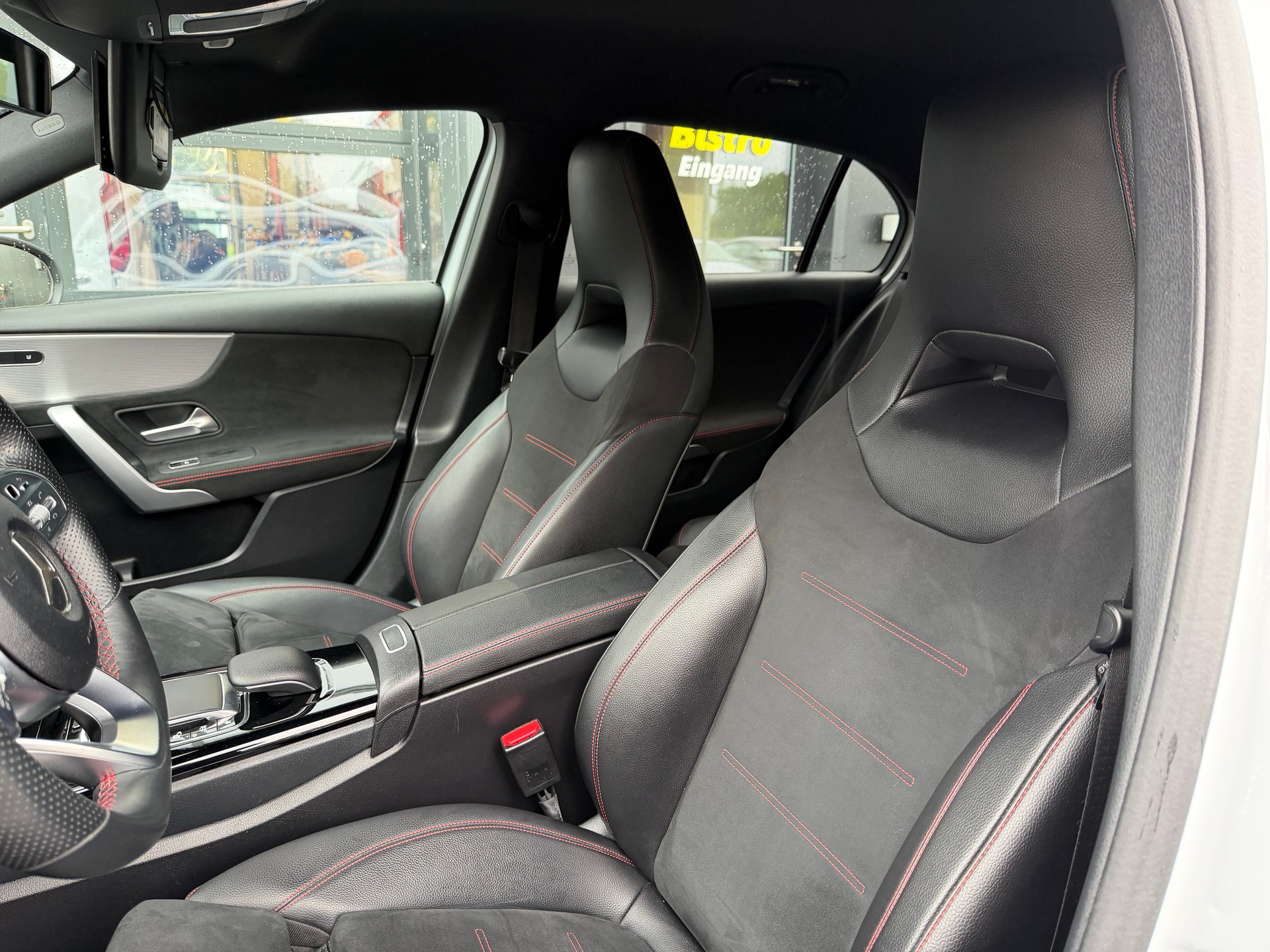 MERCEDES-BENZ A 200 AMG Line 7G-DCT-image-9