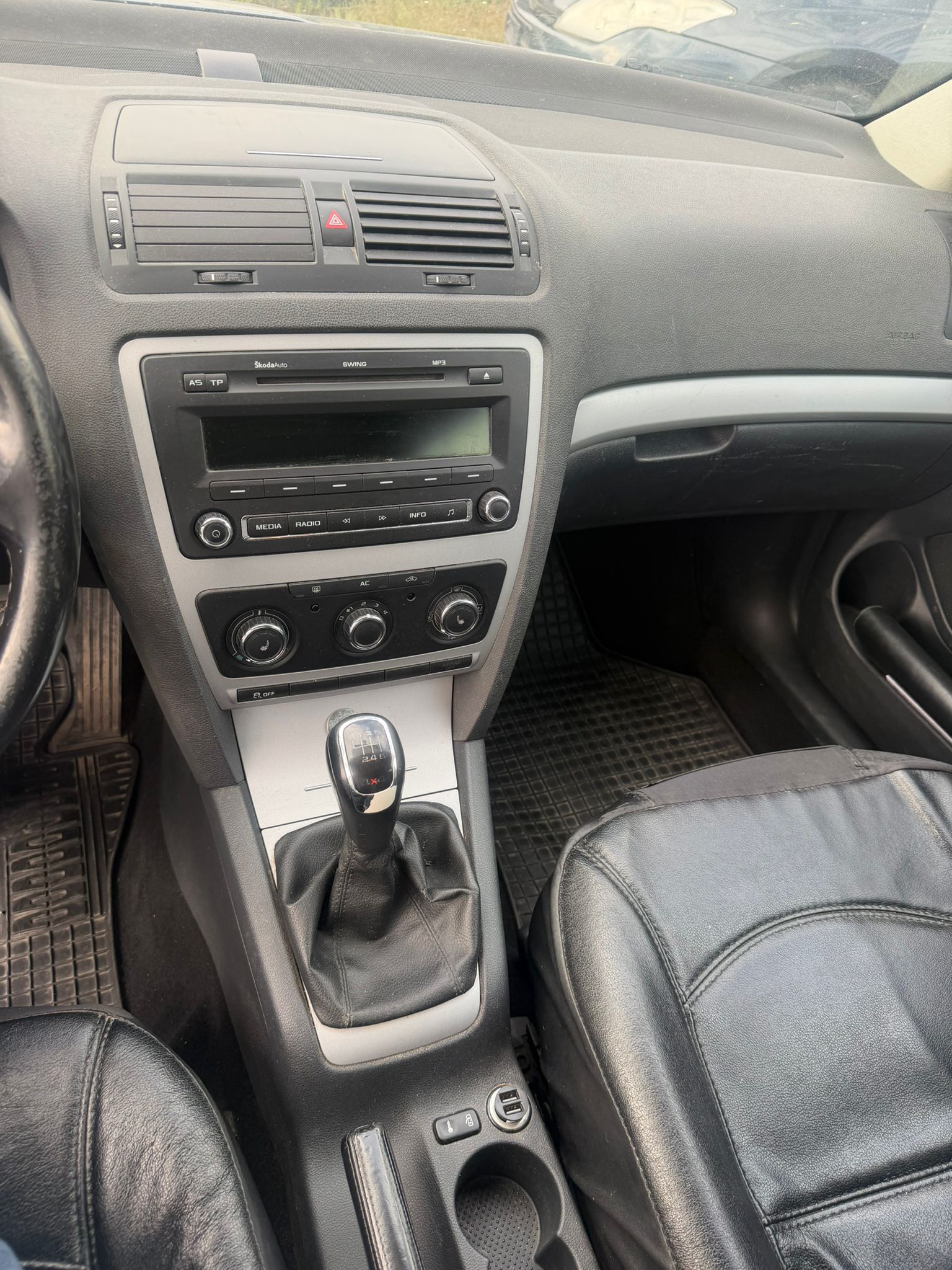 SKODA Octavia Combi 1.6 TDI Ambition 4x4-image-5