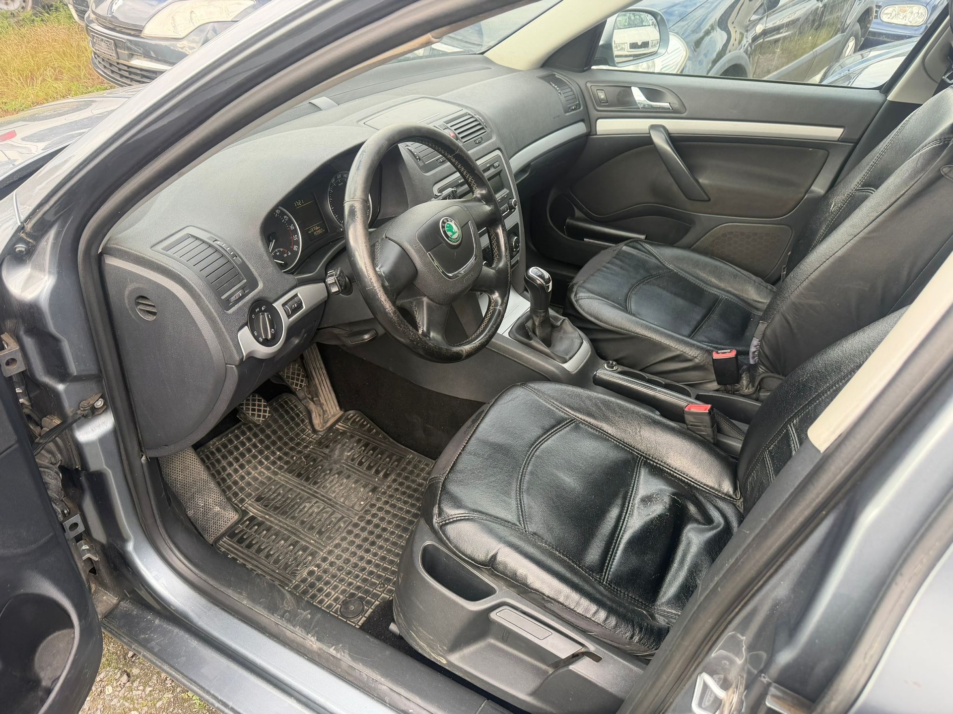 SKODA Octavia Combi 1.6 TDI Ambition 4x4-image-4