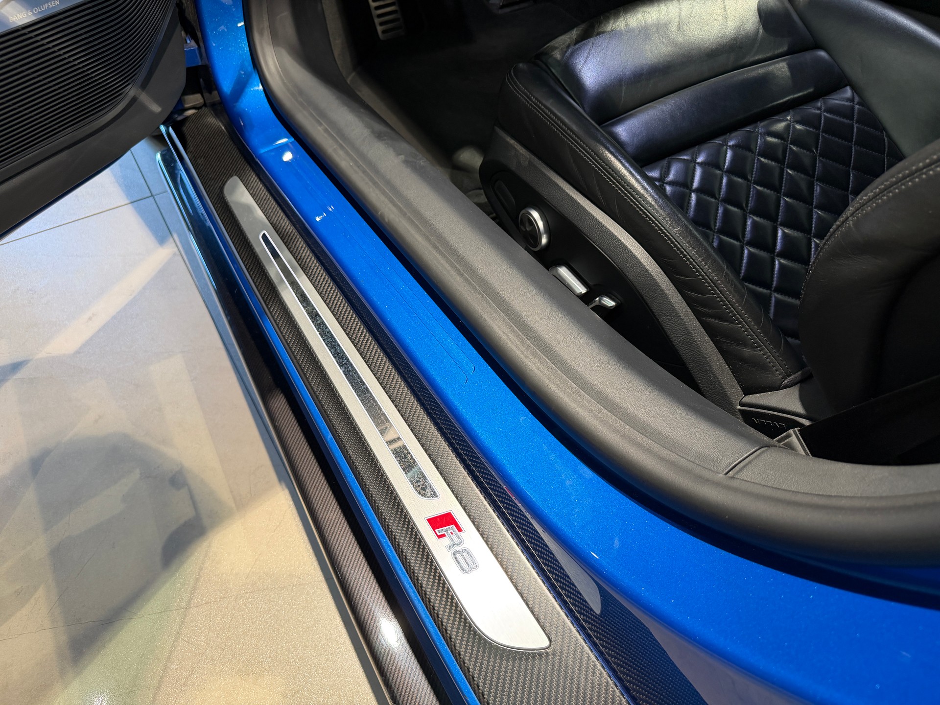 AUDI R8 Coupé 5.2 plus S-Tronic-image-13