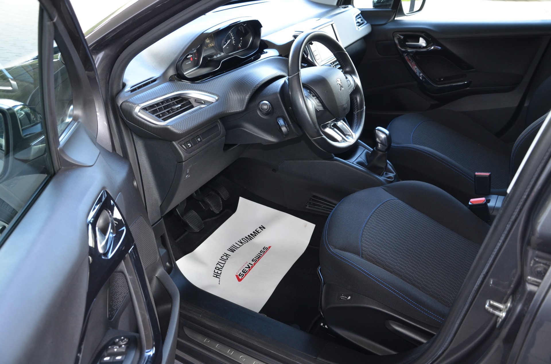 PEUGEOT 208 1.2 PureTech Signature*Frisch ab MFK,1 Jahr oder 20000km Garantie*-image-9