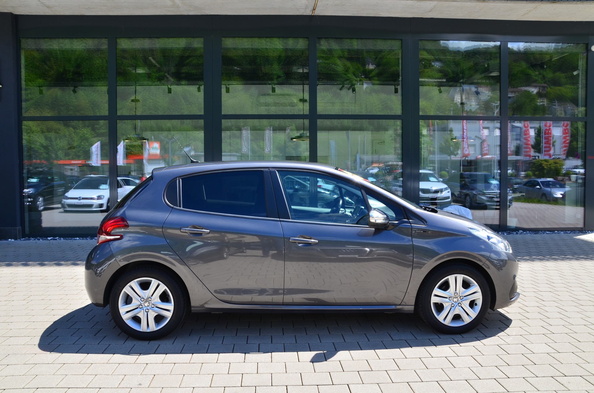 PEUGEOT 208 1.2 PureTech Signature*Frisch ab MFK,1 Jahr oder 20000km Garantie*-image-2